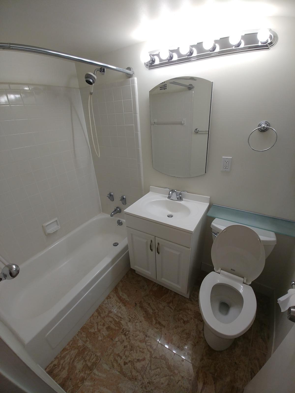 2 Hawthorne Pl, West End