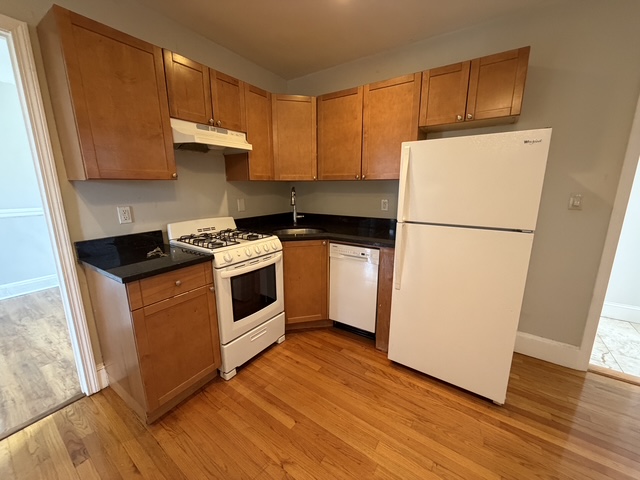 220 Hanover St. — North End