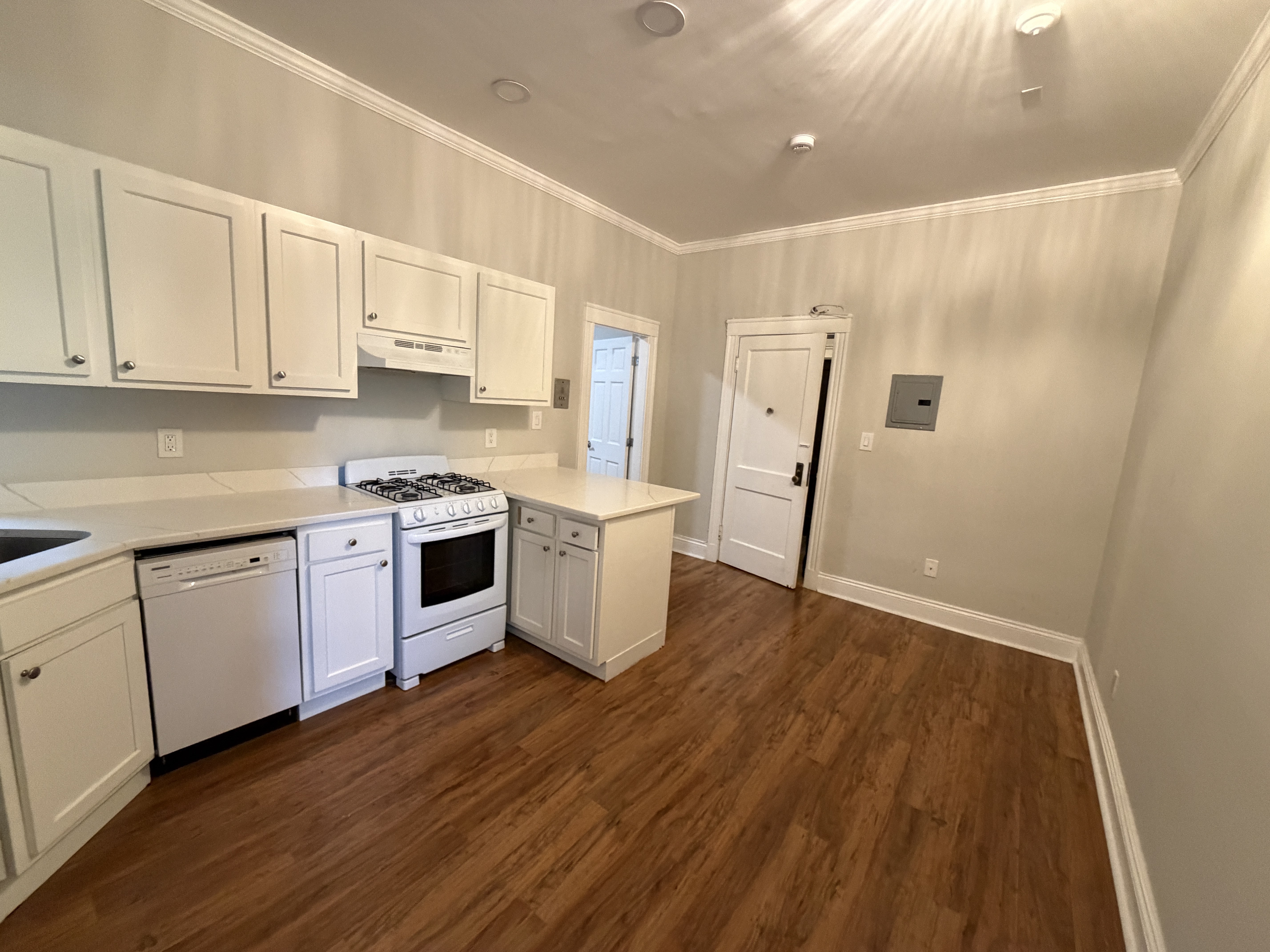 Pictures of  property for rent on Commonwealth Ave., Boston, MA 02134