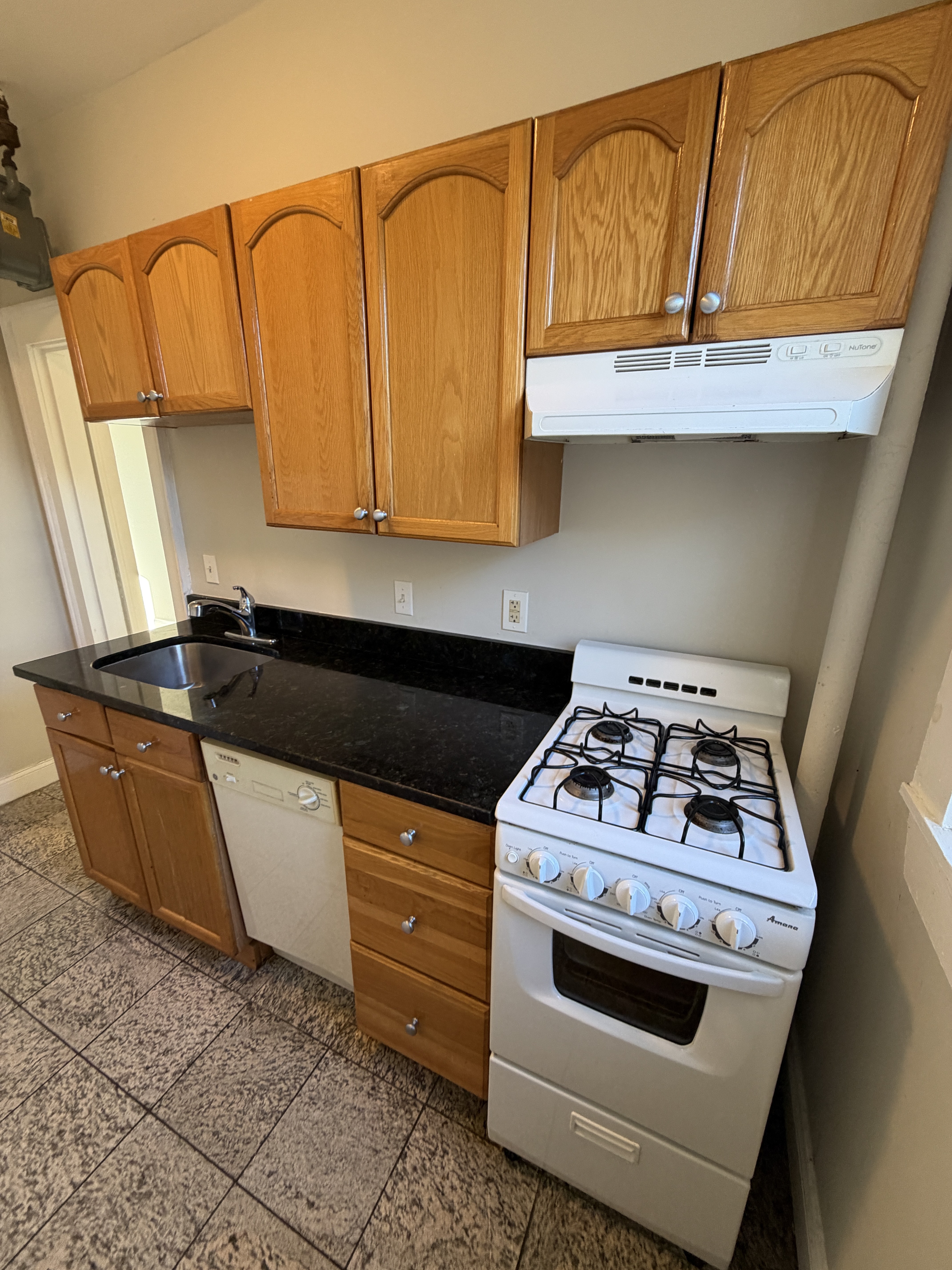Pictures of  property for rent on Commonwealth Ave., Boston, MA 02134