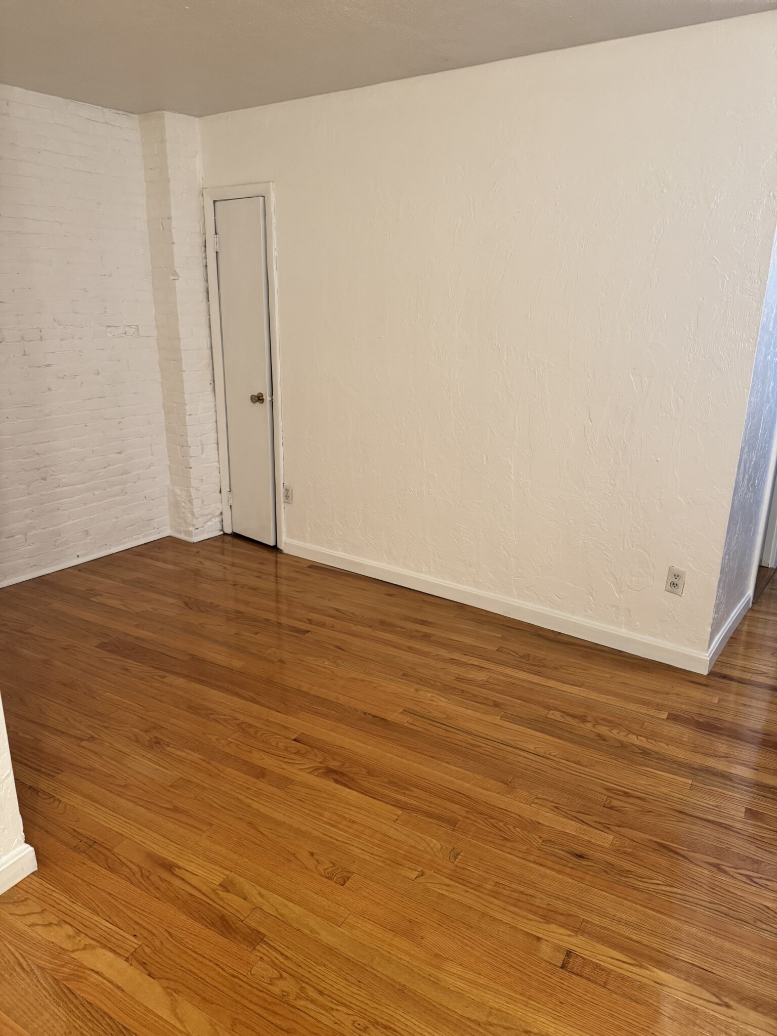 Listing featured image