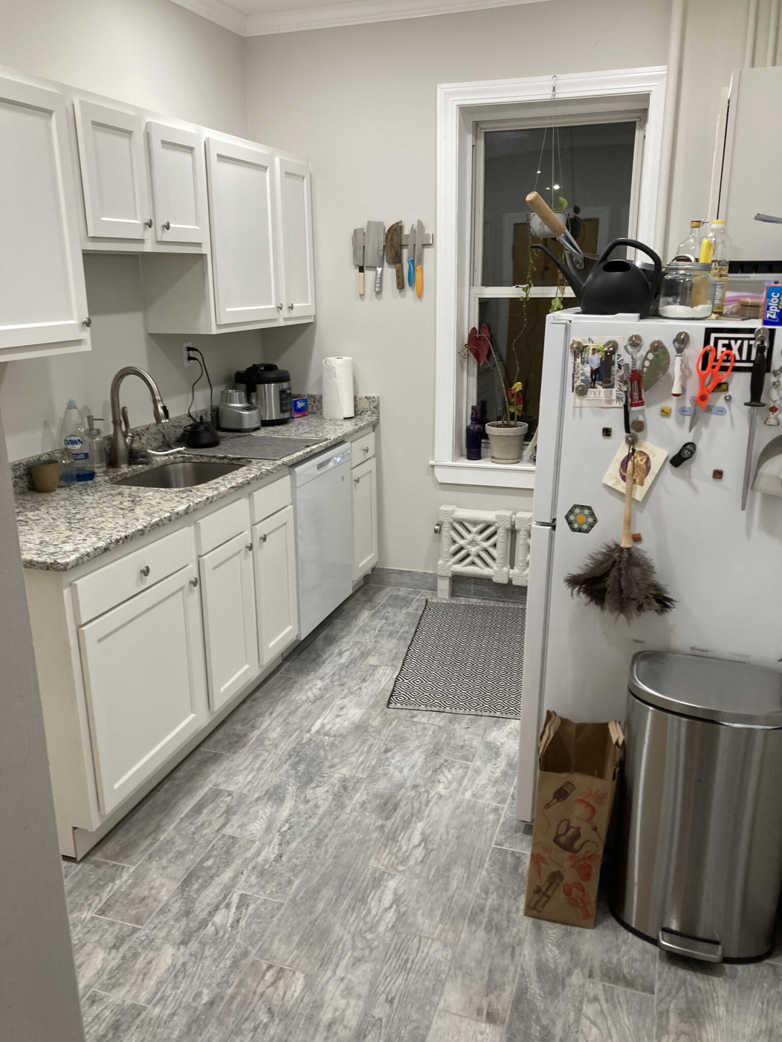 Listing featured image