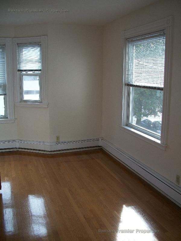 2 bed, 2 bath apartment for rent at 74 Independence Ave Unit 2, Quincy — photo 3 of 11