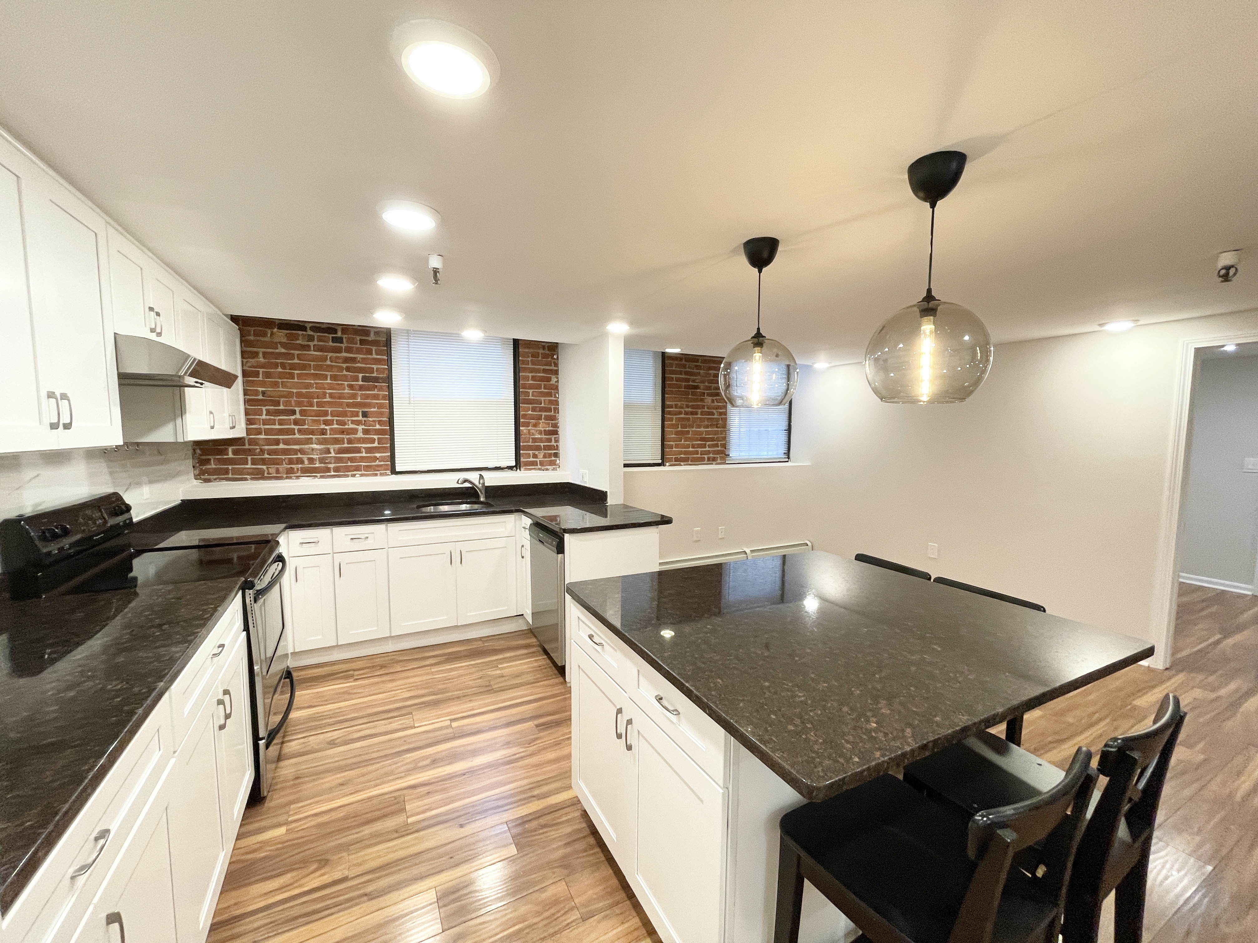 4 bed, 2 bath apartment for rent at 39 Hemenway St Unit 27, Fenway