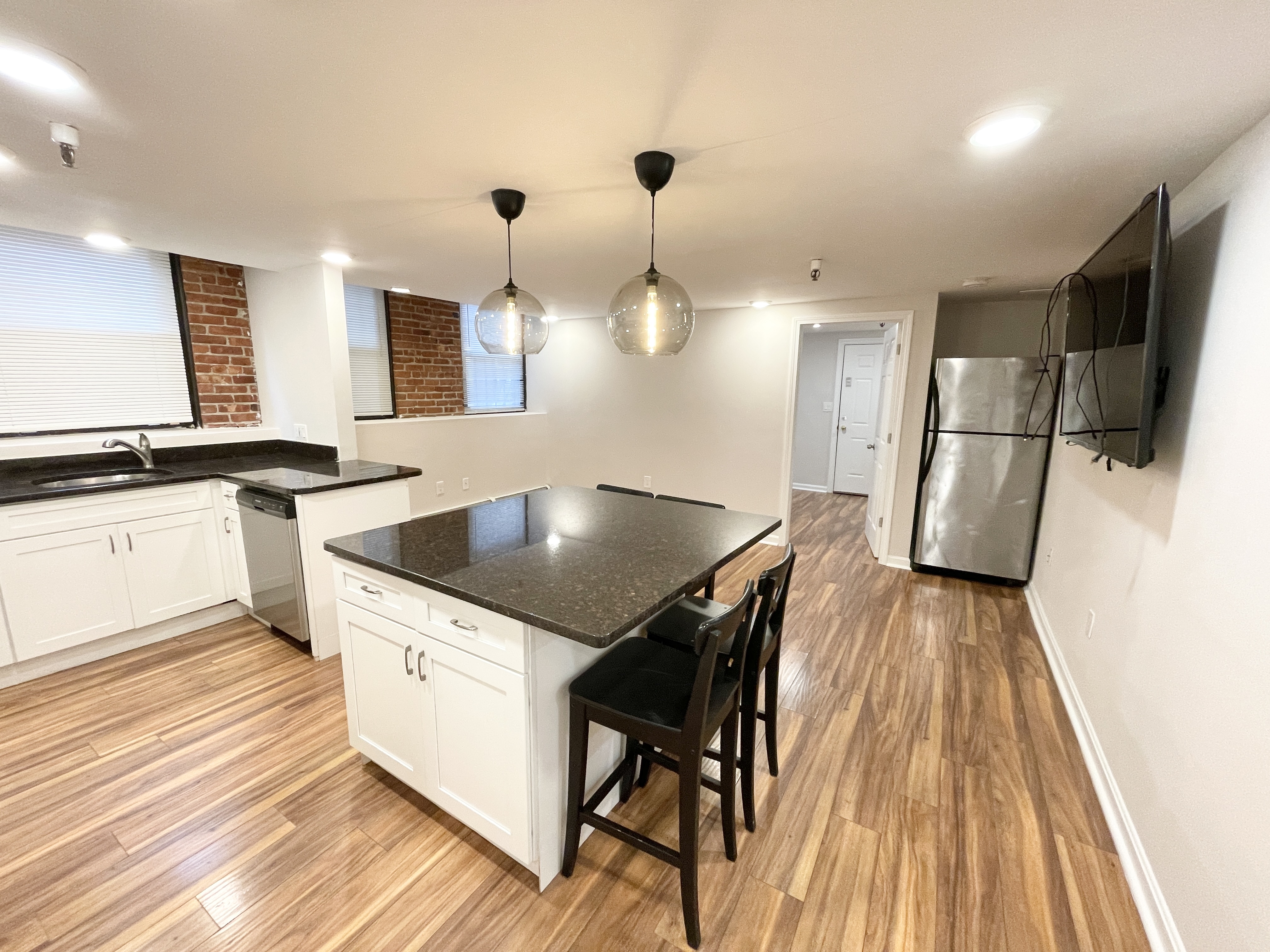4 bed, 2 bath apartment for rent at 39 Hemenway St Unit 27, Fenway — photo 12 of 21