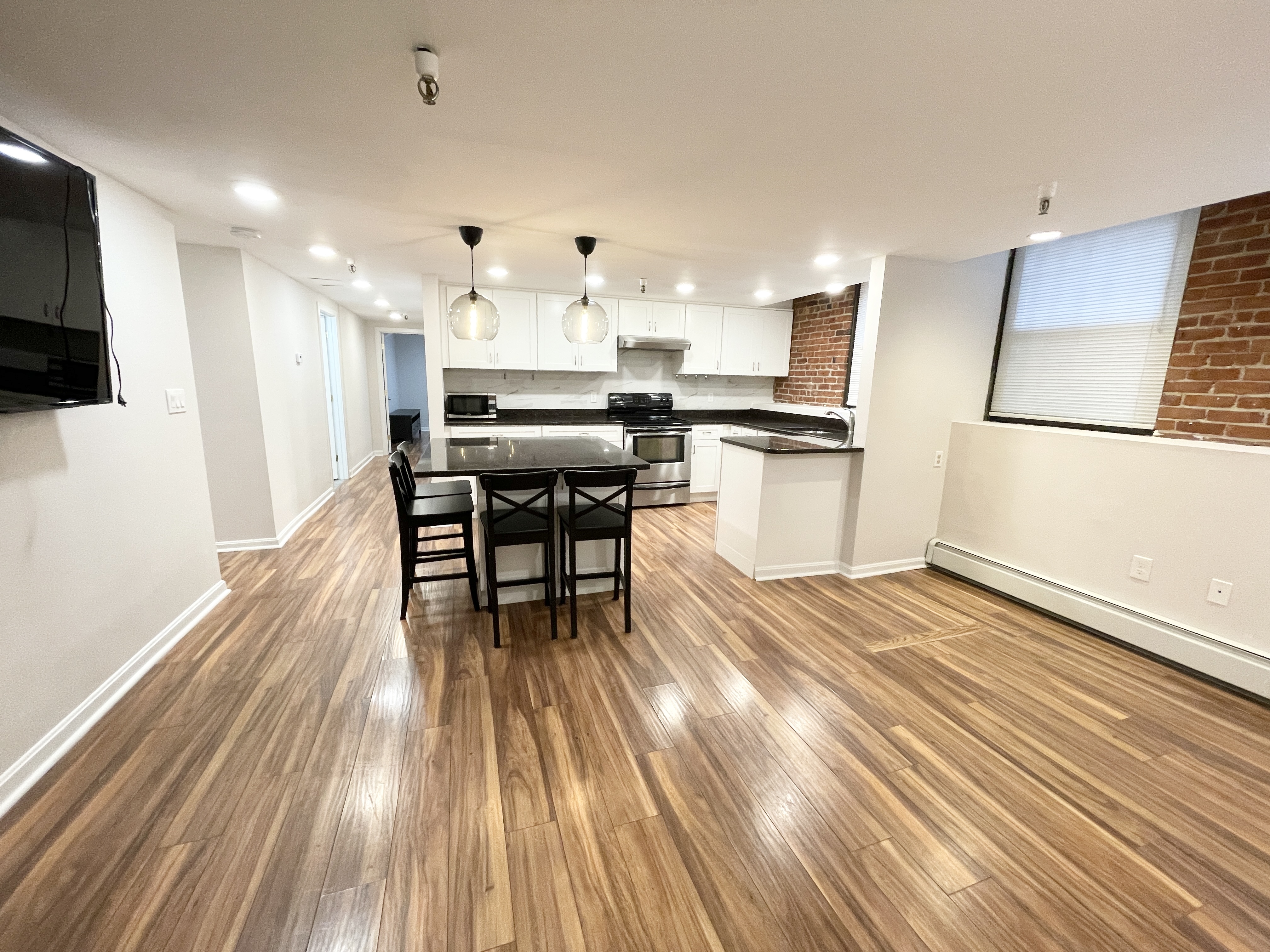 4 bed, 2 bath apartment for rent at 39 Hemenway St Unit 27, Fenway — photo 3 of 21