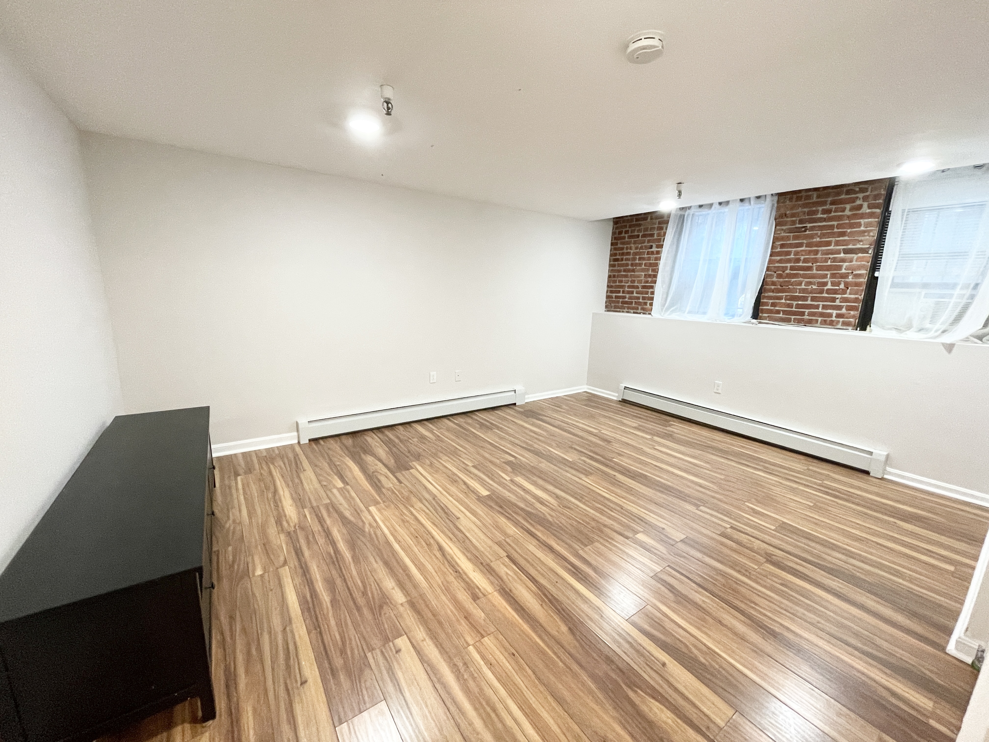 4 bed, 2 bath apartment for rent at 39 Hemenway St Unit 27, Fenway — photo 5 of 21