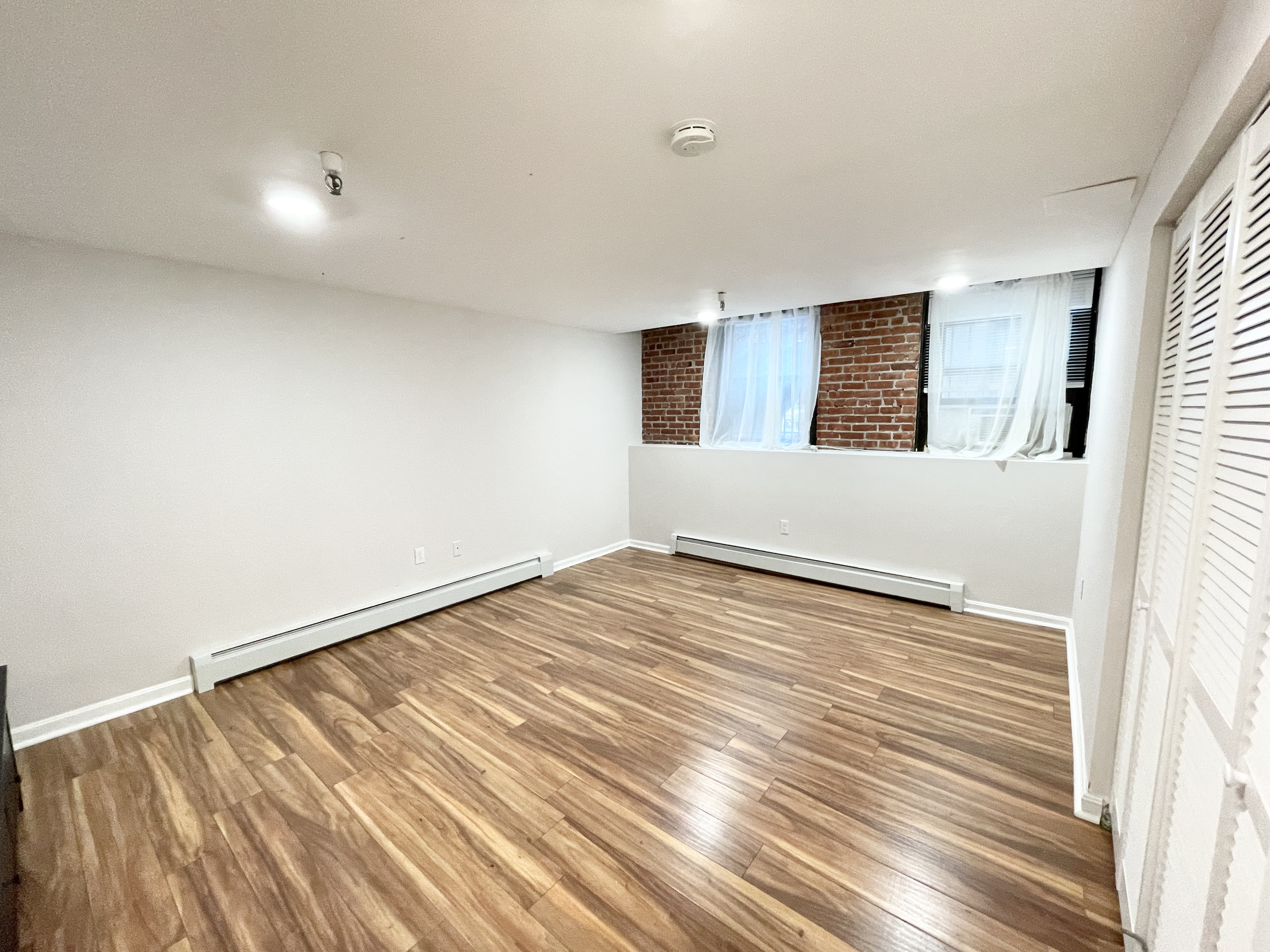 4 bed, 2 bath apartment for rent at 39 Hemenway St Unit 27, Fenway — photo 4 of 21