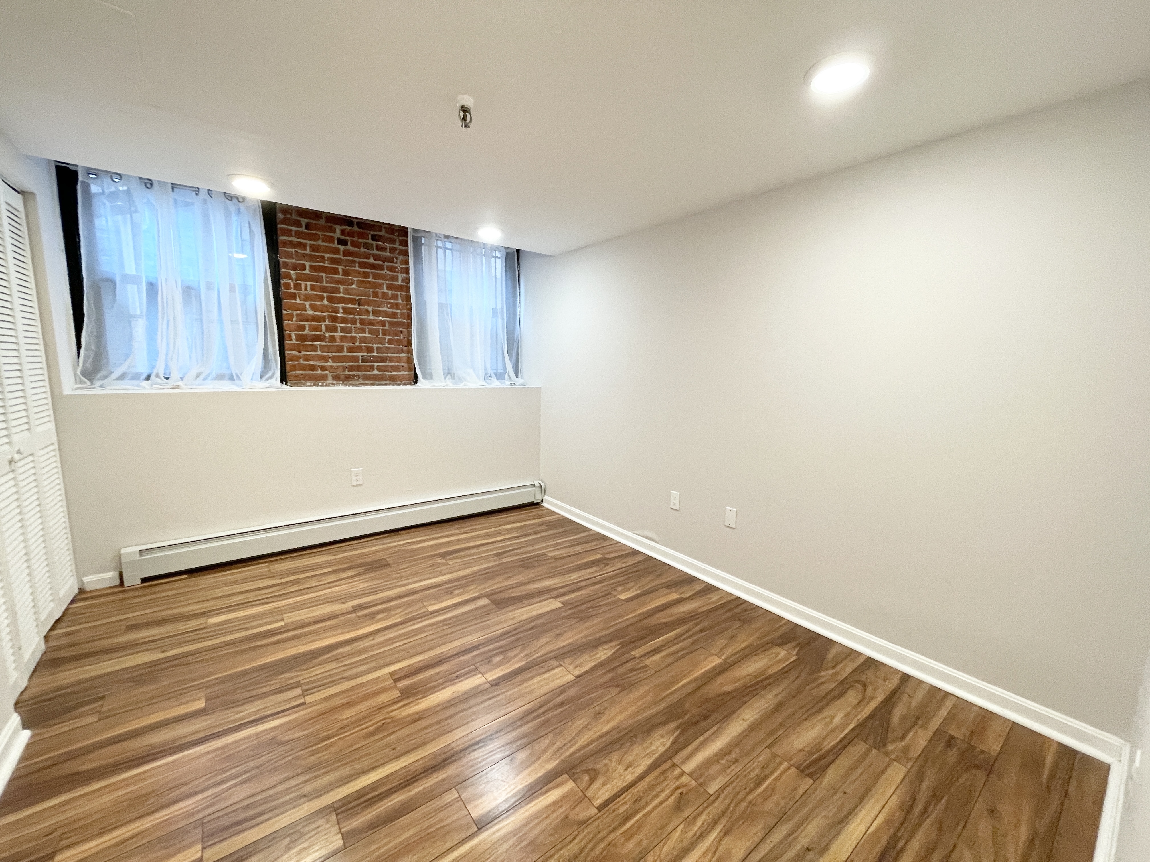 4 bed, 2 bath apartment for rent at 39 Hemenway St Unit 27, Fenway — photo 7 of 21