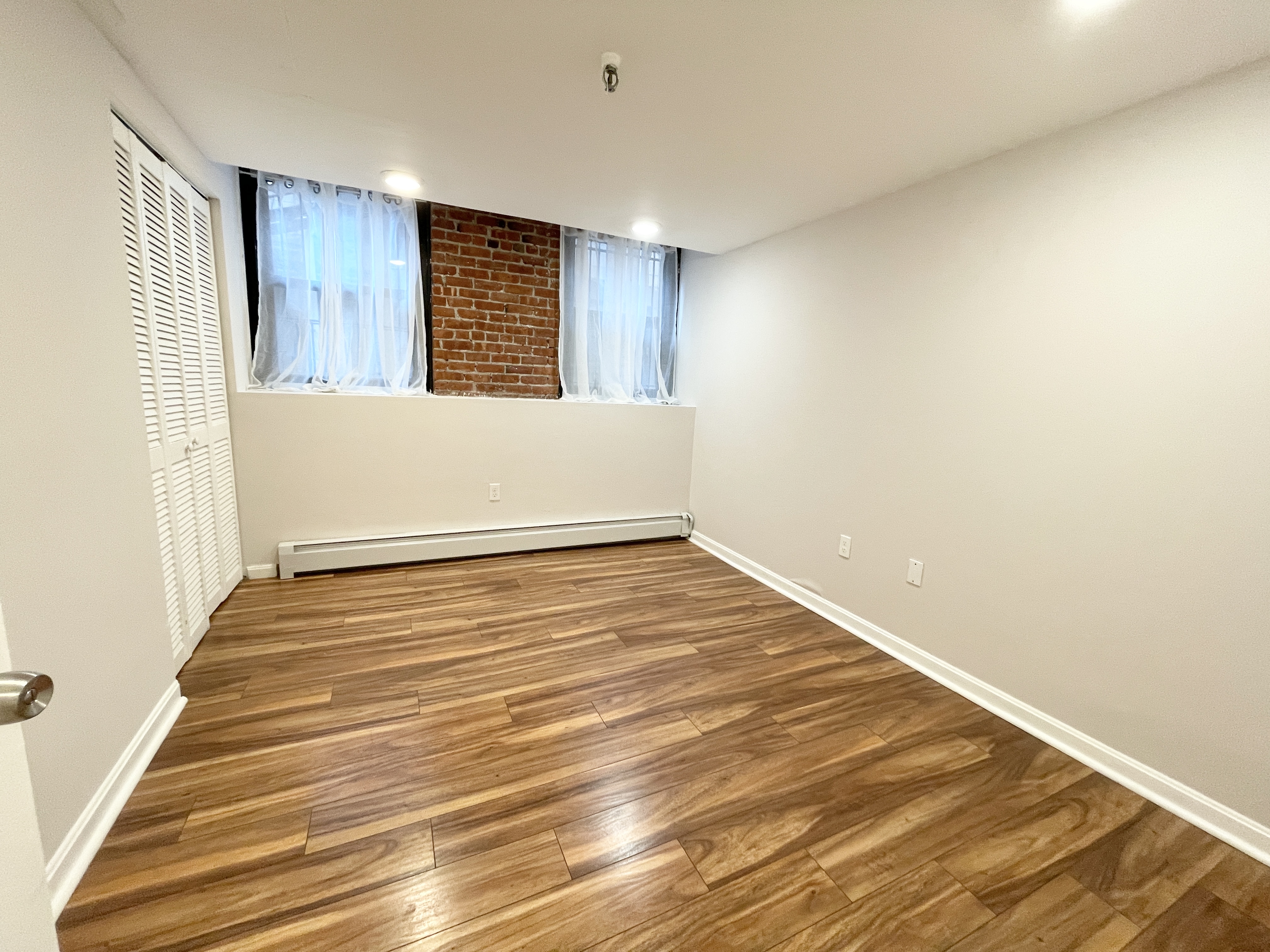 4 bed, 2 bath apartment for rent at 39 Hemenway St Unit 27, Fenway — photo 8 of 21