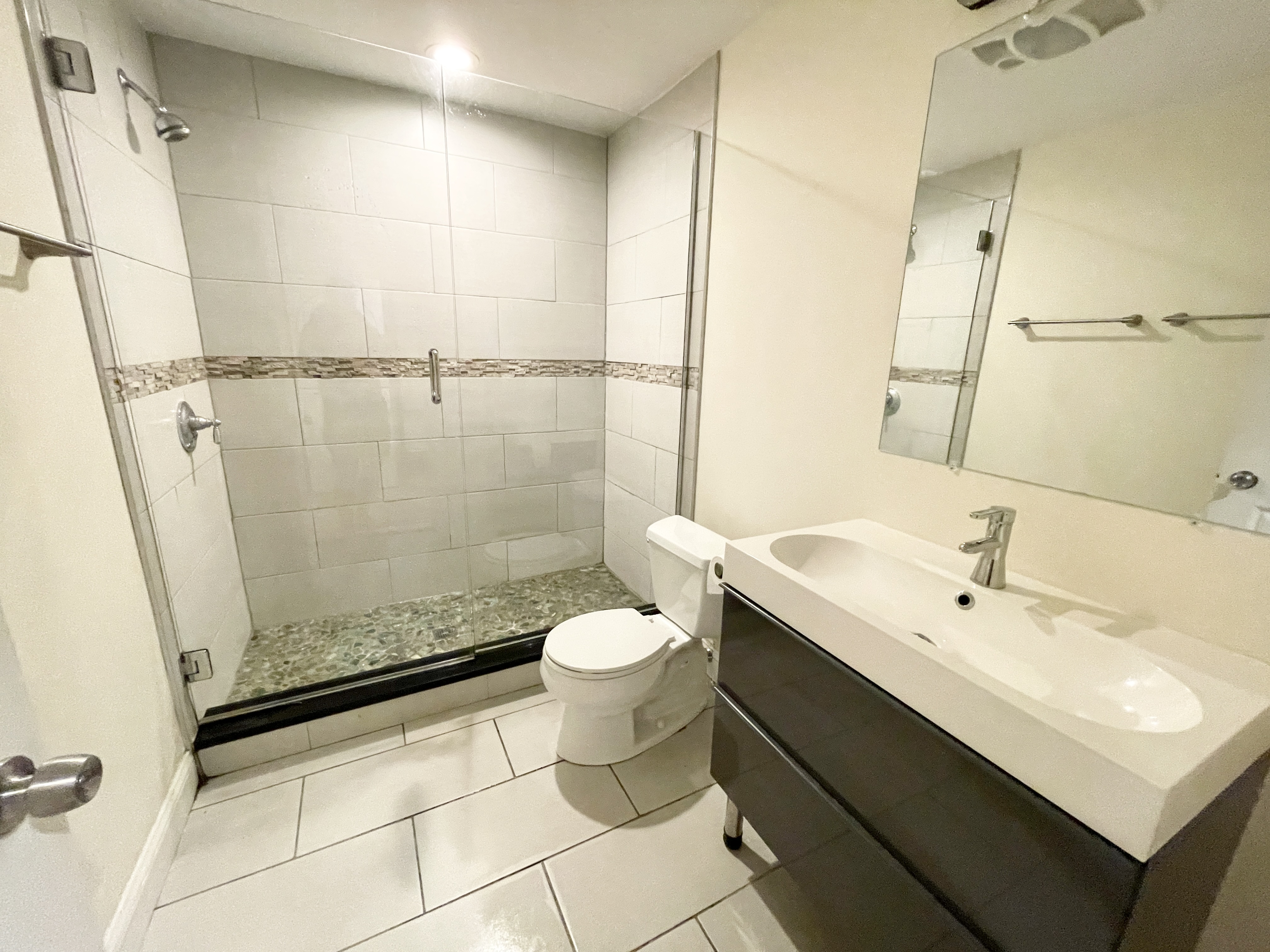 5 bed, 2.5 bath apartment for rent at 98 L Unit Townhouse, South Boston — photo 11 of 24