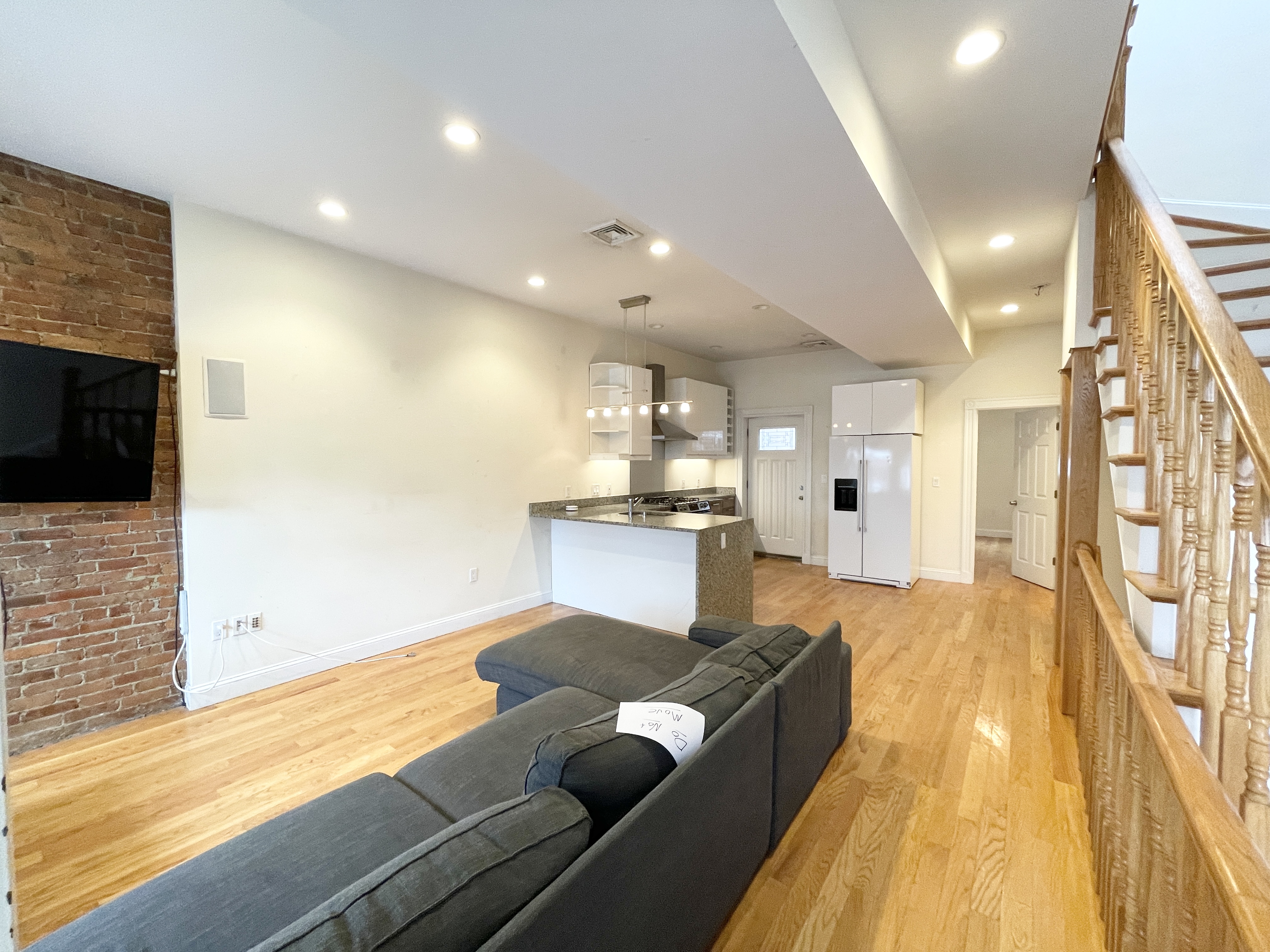 5 bed, 2.5 bath apartment for rent at 98 L Unit Townhouse, South Boston — photo 13 of 24