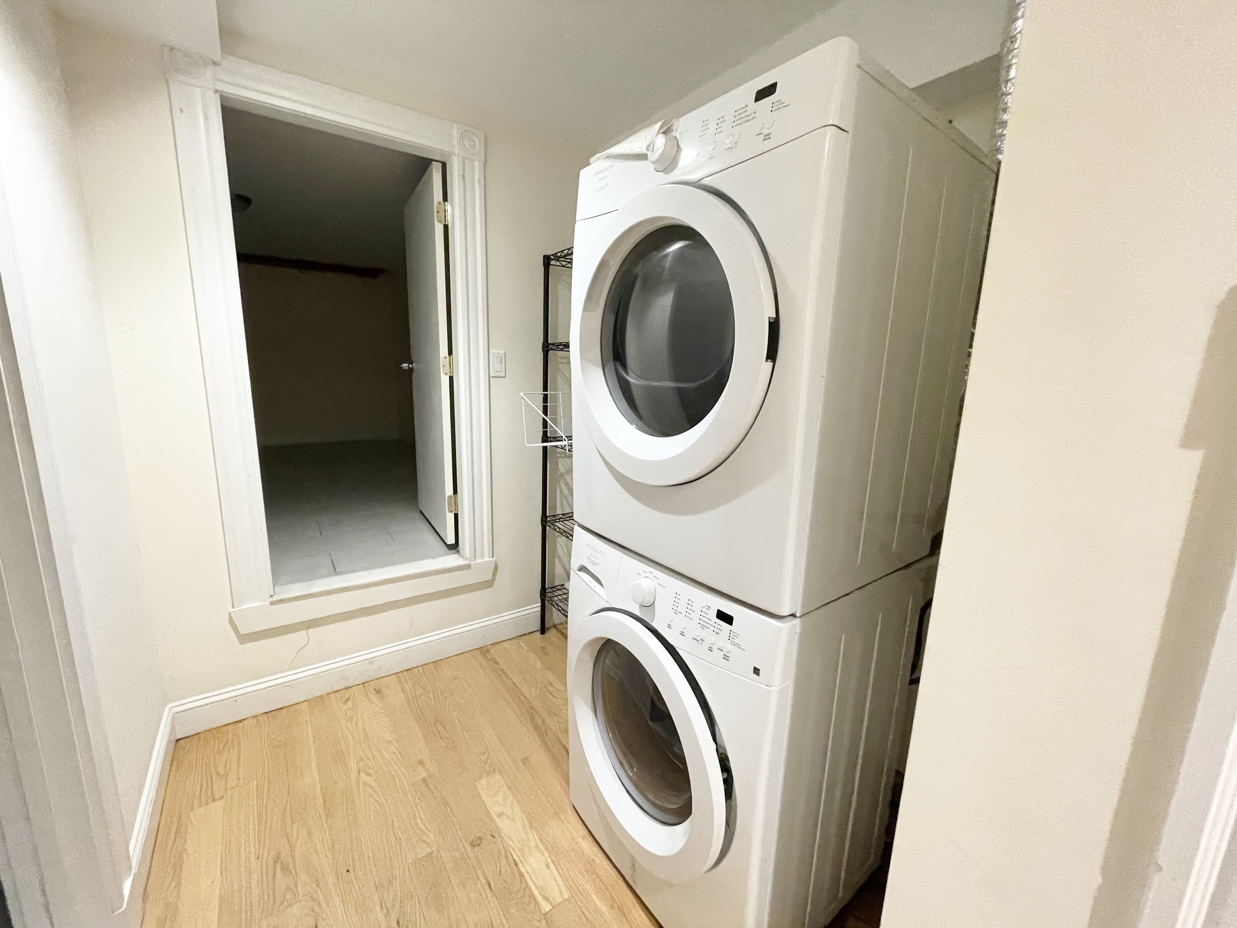 5 bed, 2.5 bath apartment for rent at 98 L Unit Townhouse, South Boston — photo 6 of 24