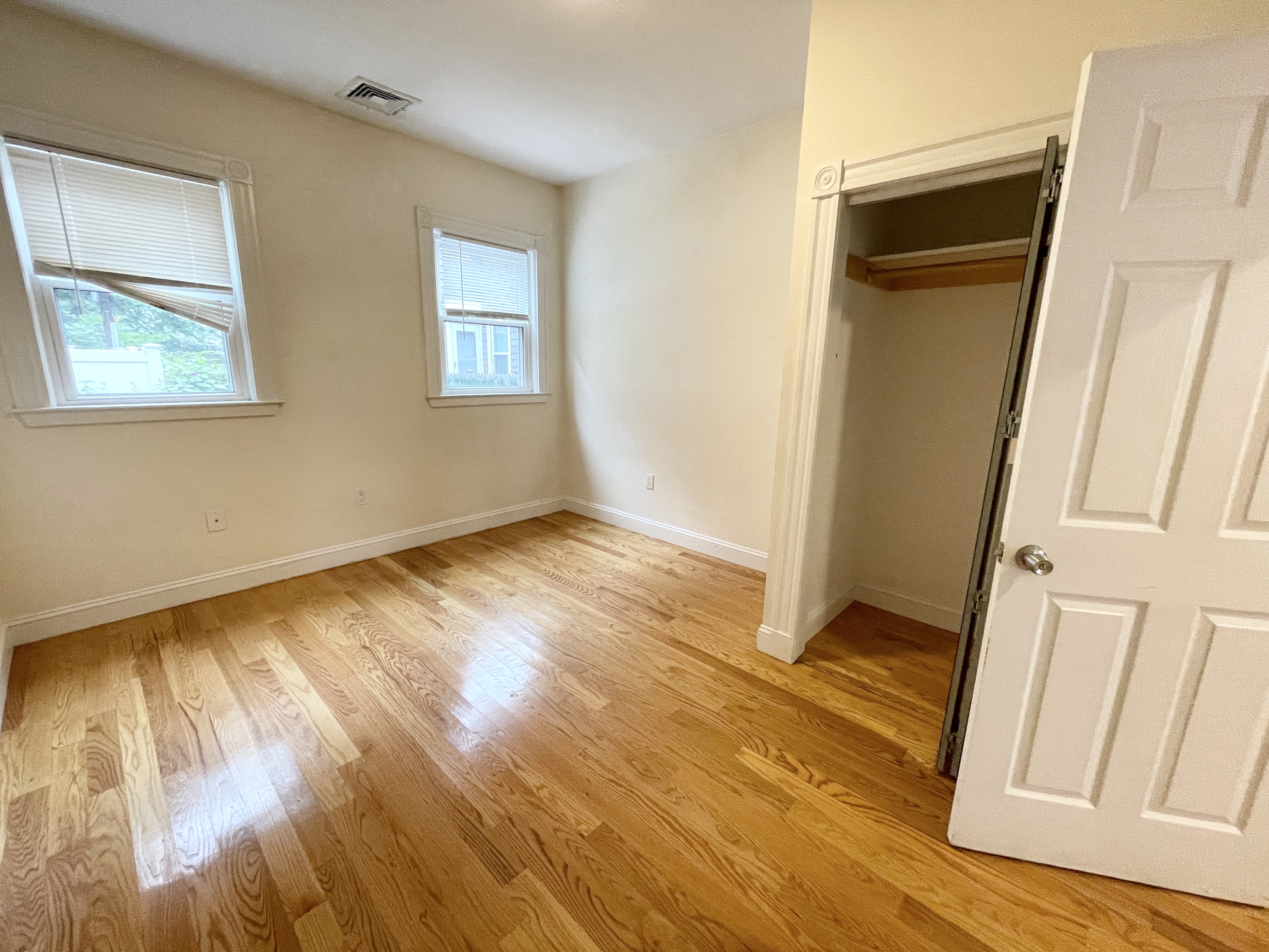 5 bed, 2.5 bath apartment for rent at 98 L Unit Townhouse, South Boston — photo 10 of 24