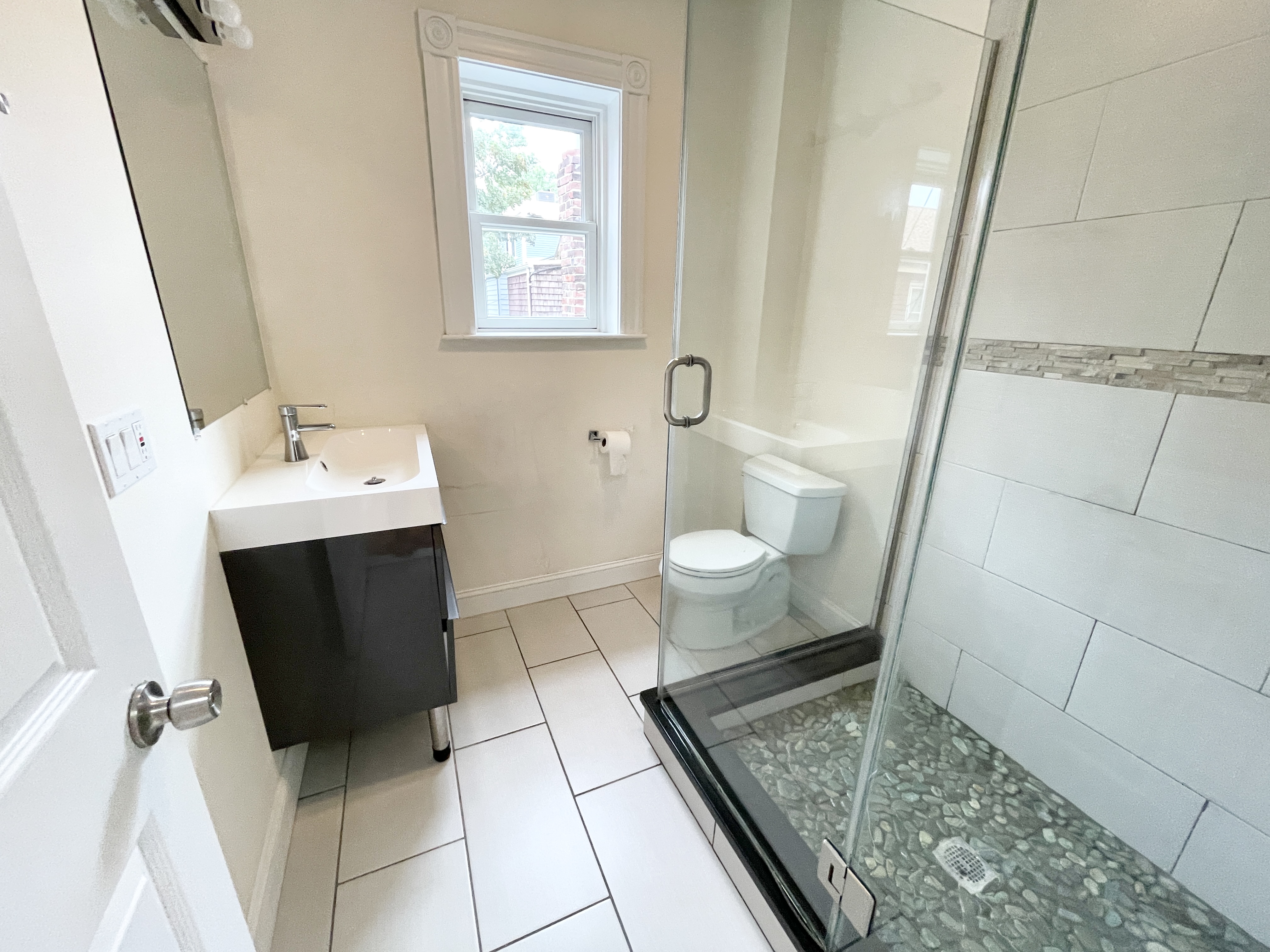5 bed, 2.5 bath apartment for rent at 98 L Unit Townhouse, South Boston — photo 15 of 24