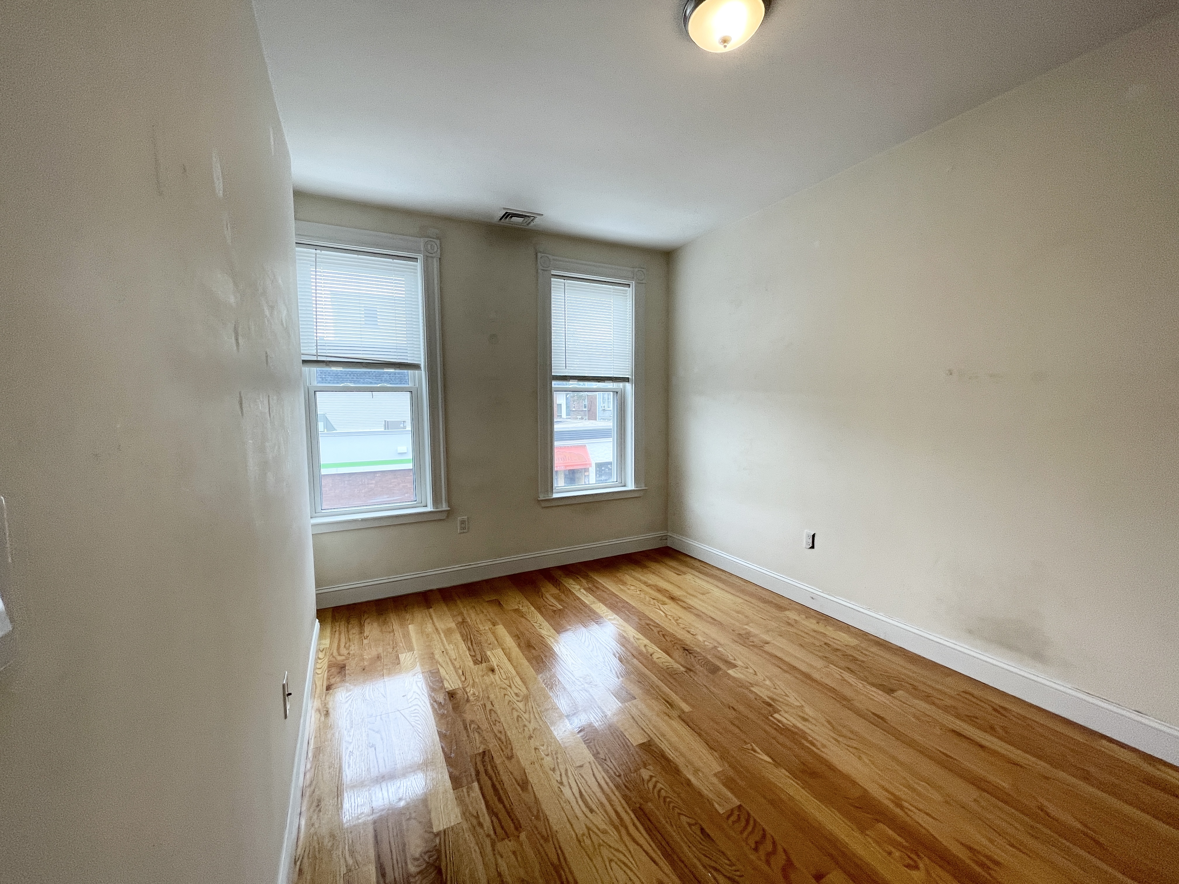 5 bed, 2.5 bath apartment for rent at 98 L Unit Townhouse, South Boston — photo 18 of 24