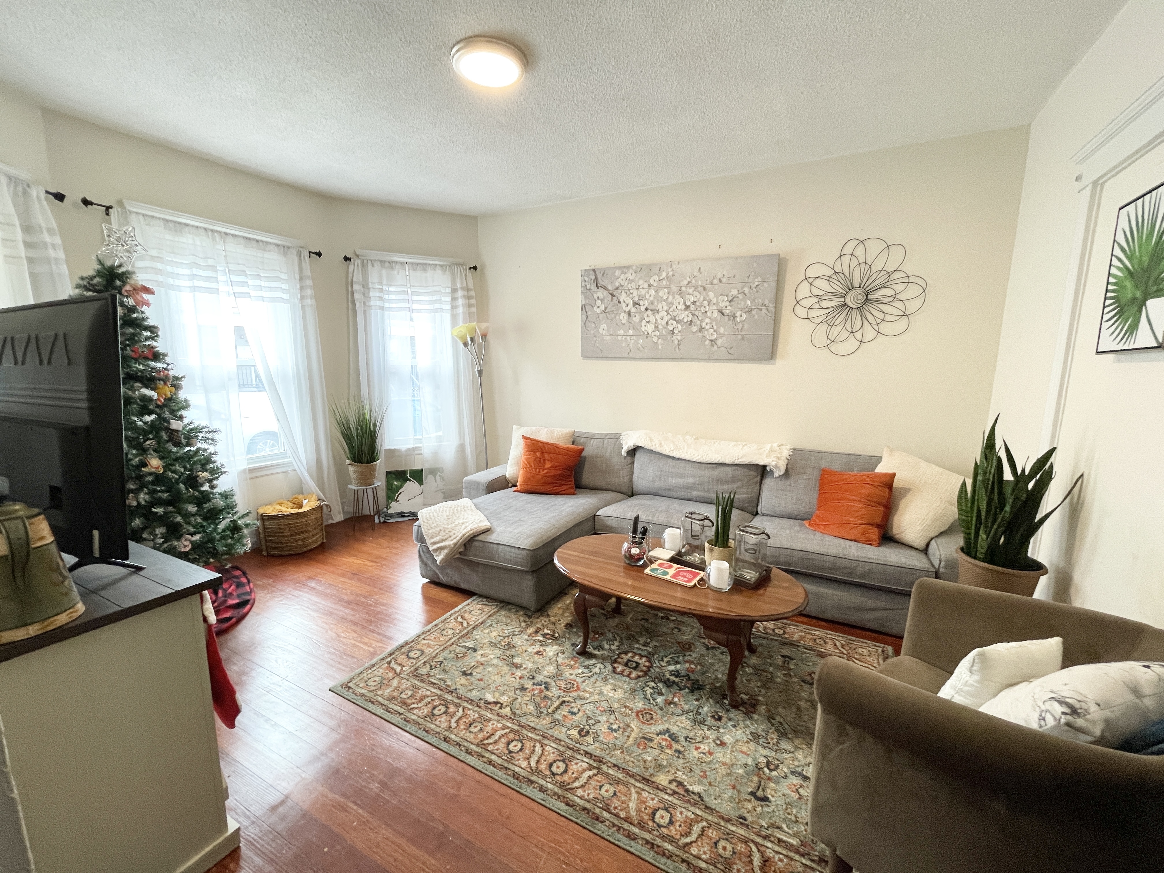 3 bed, 1 bath apartment for rent at 19 Eastman St Unit 1A, Dorchester — photo 3 of 14