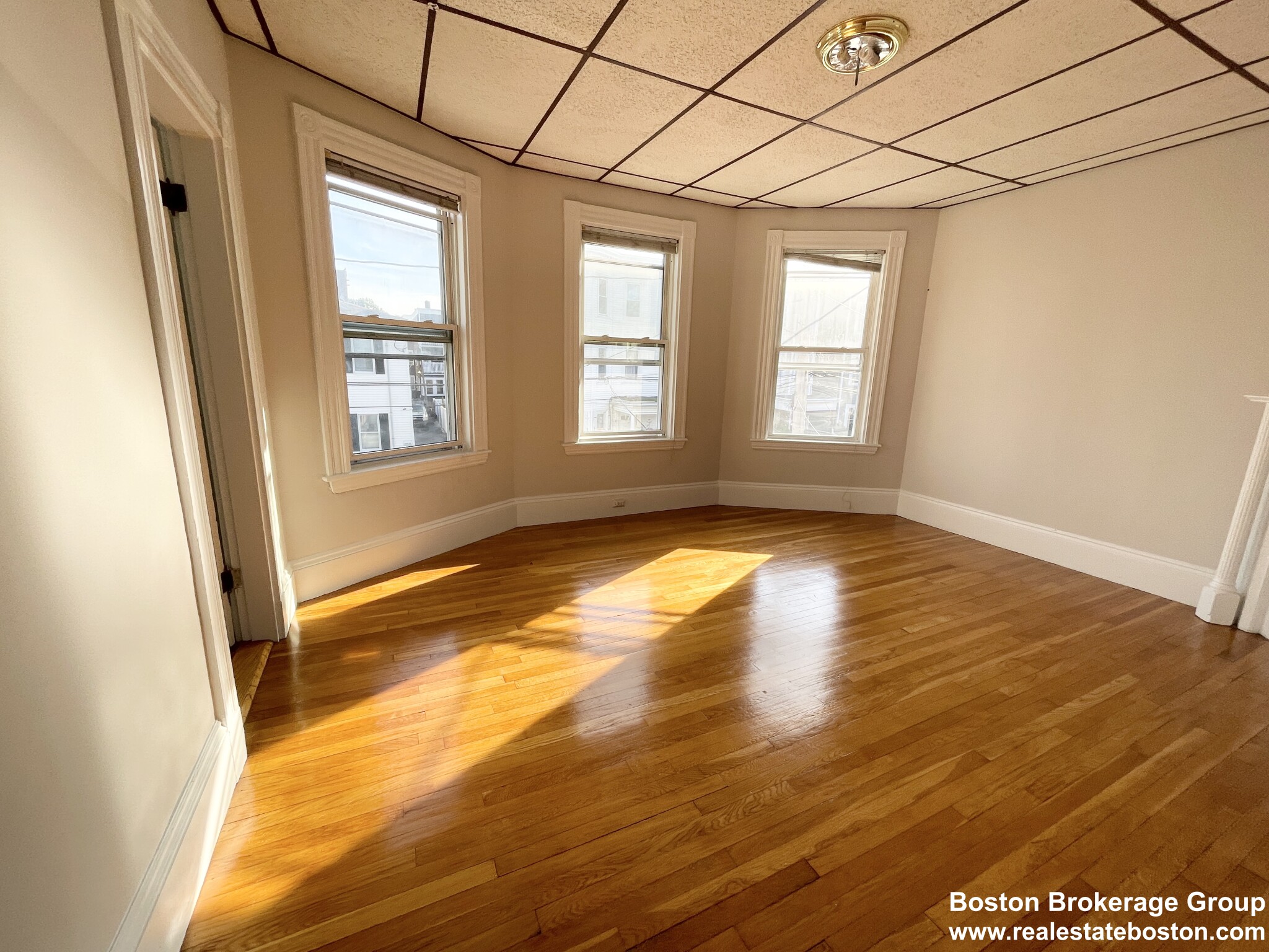 26 Harbor View St, Dorchester