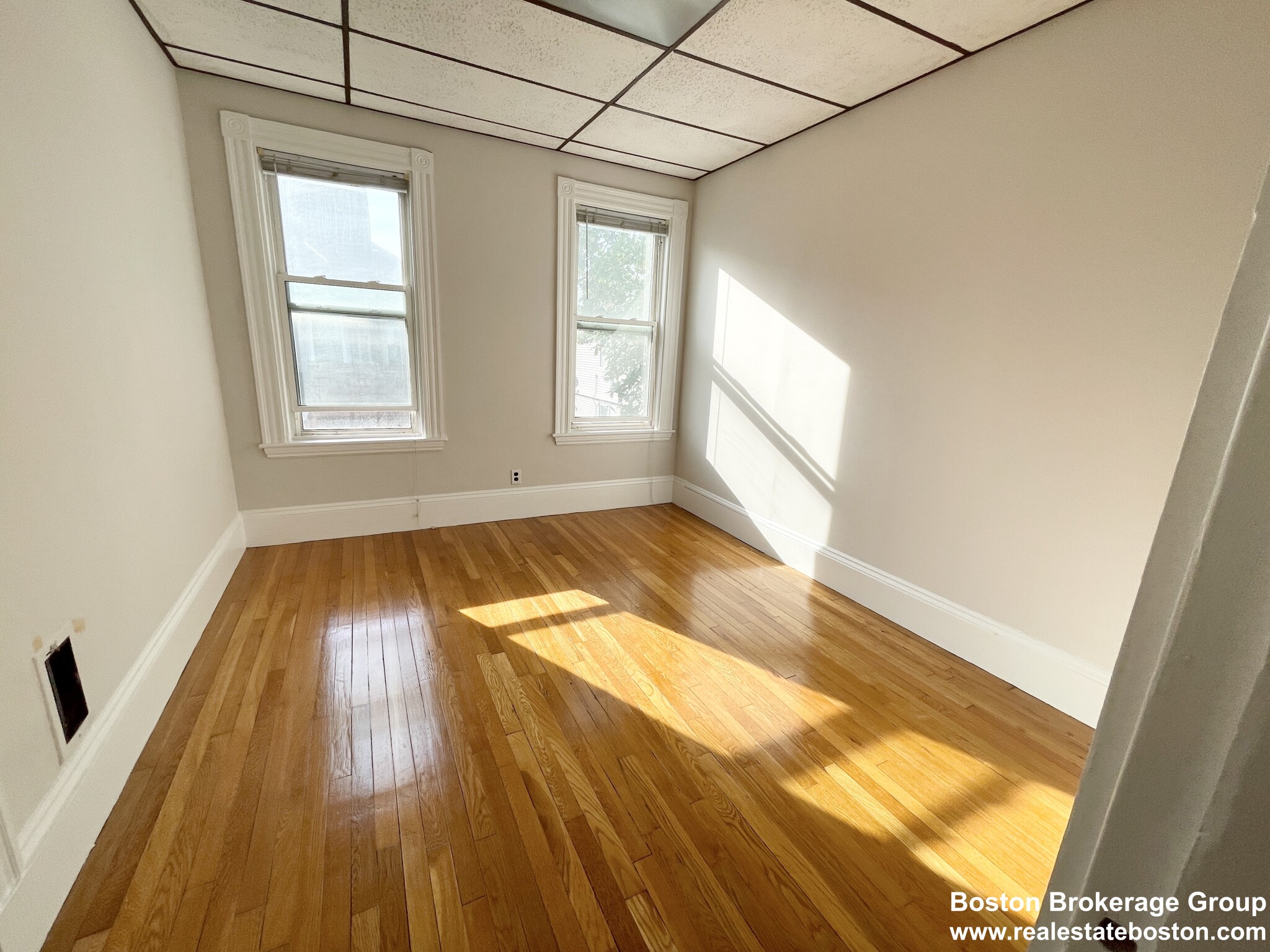 26 Harbor View St, Dorchester