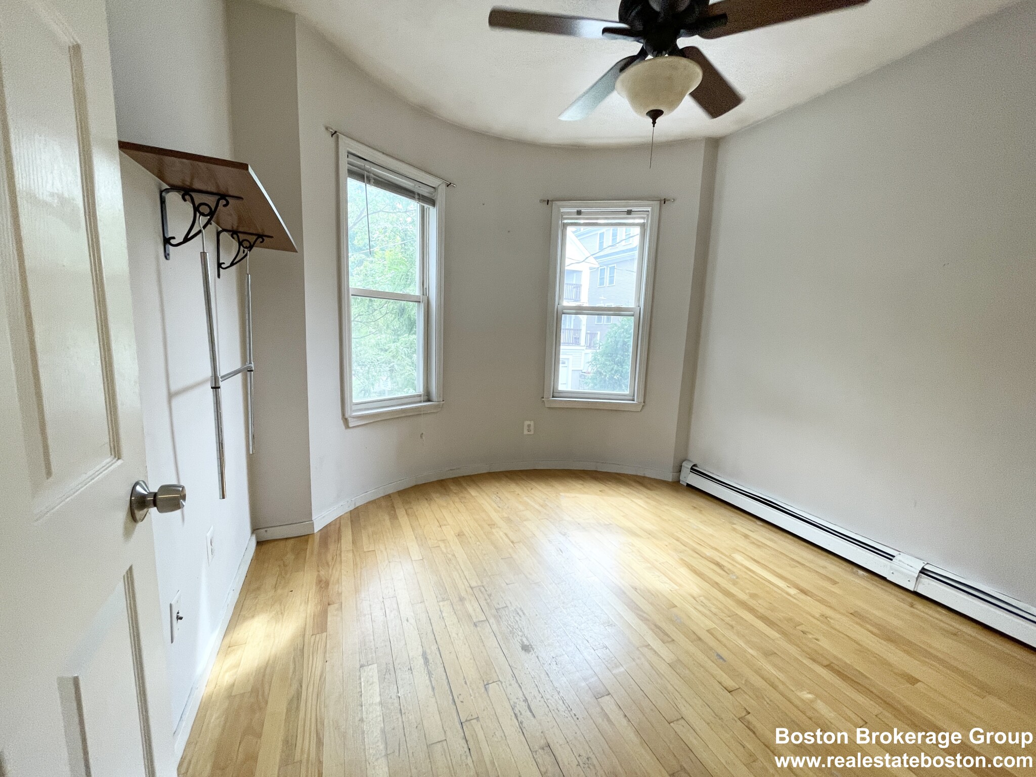 7 Iroquois St, Mission Hill