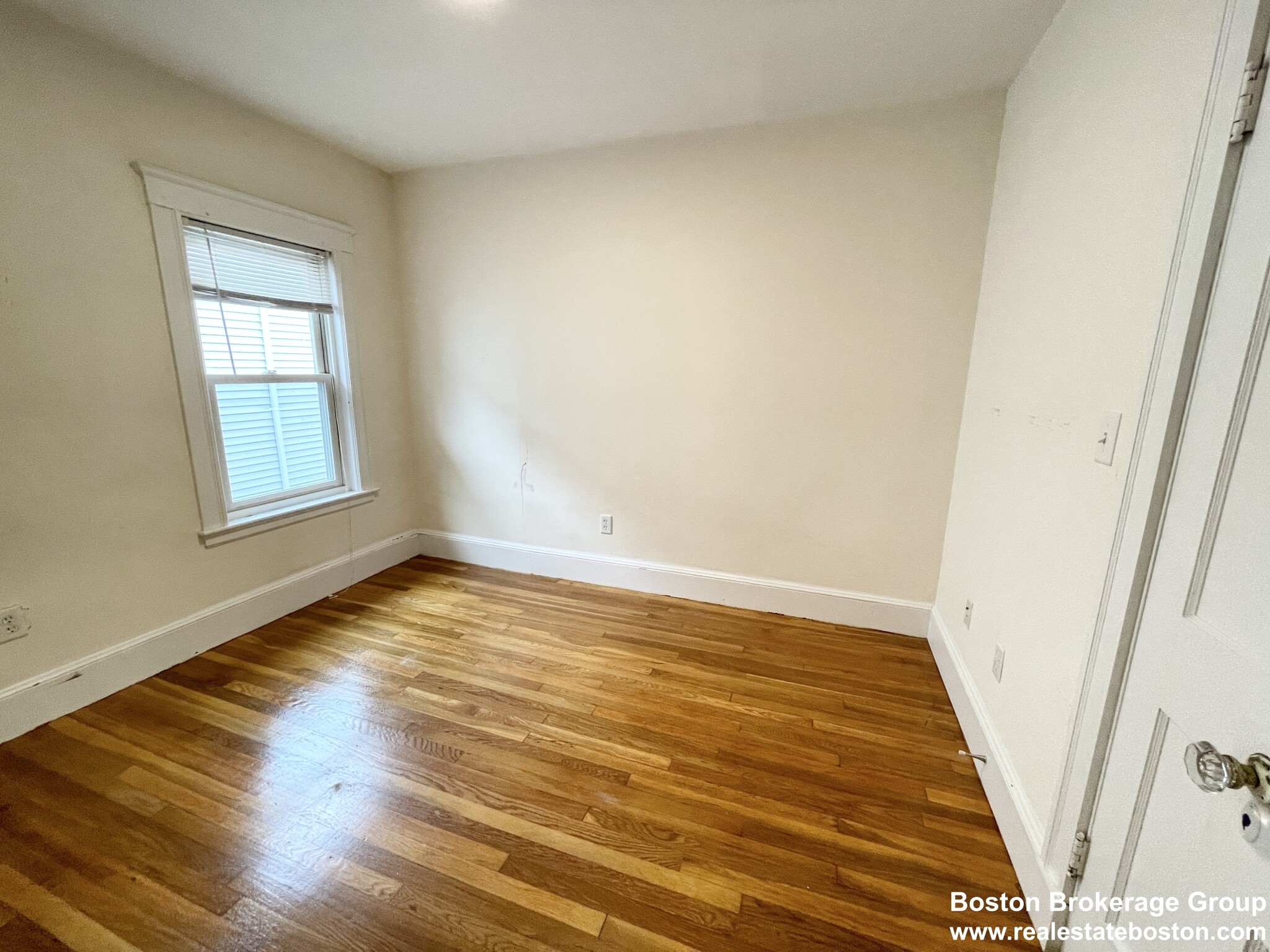 15 Sunset St, Mission Hill