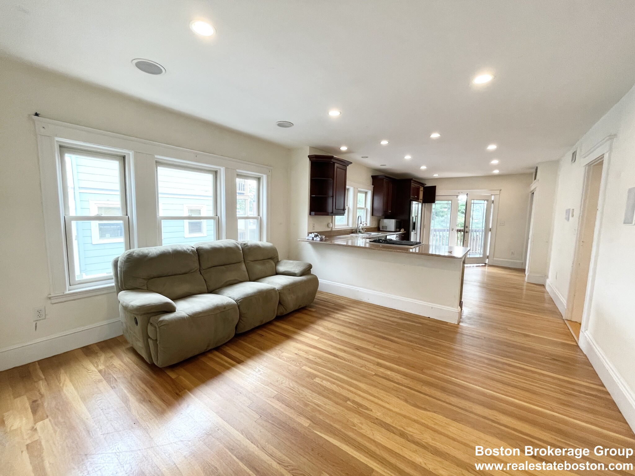 15 Sunset St, Mission Hill