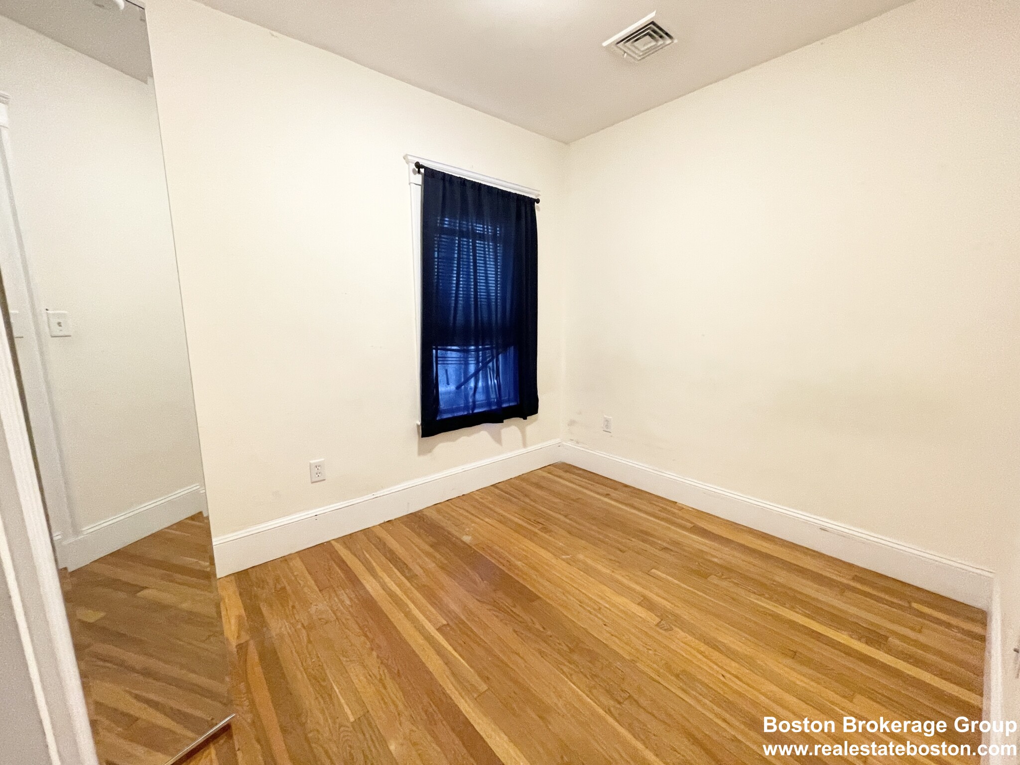 15 Sunset St, Mission Hill