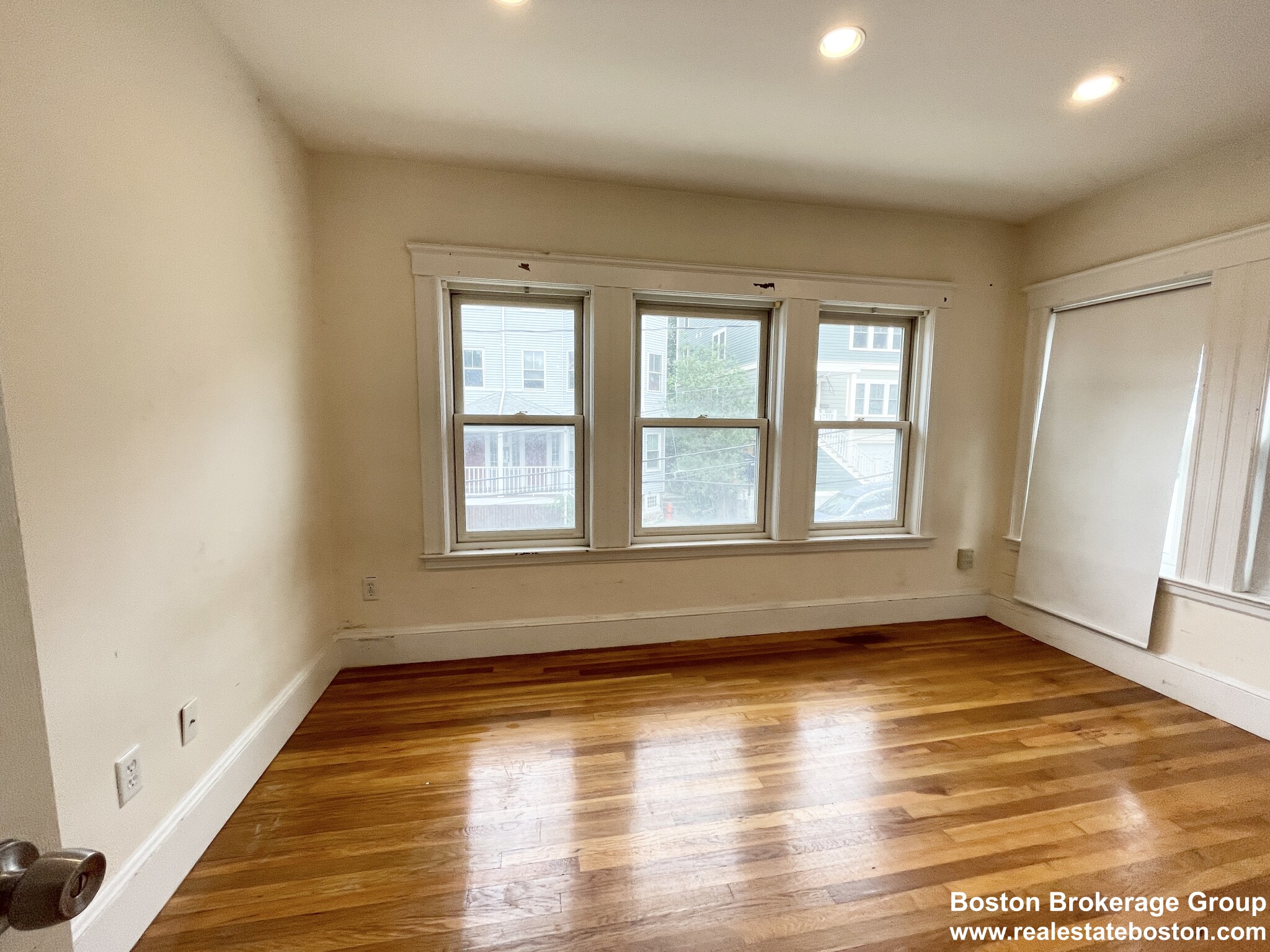 15 Sunset St, Mission Hill