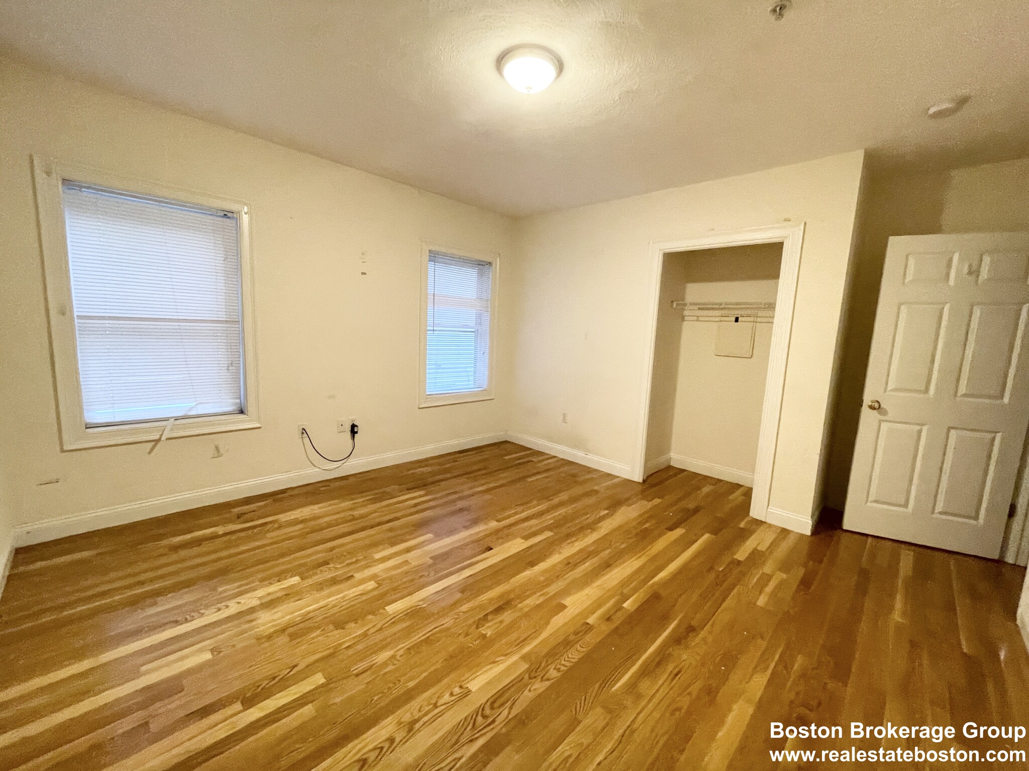 128 Hillside St, Mission Hill