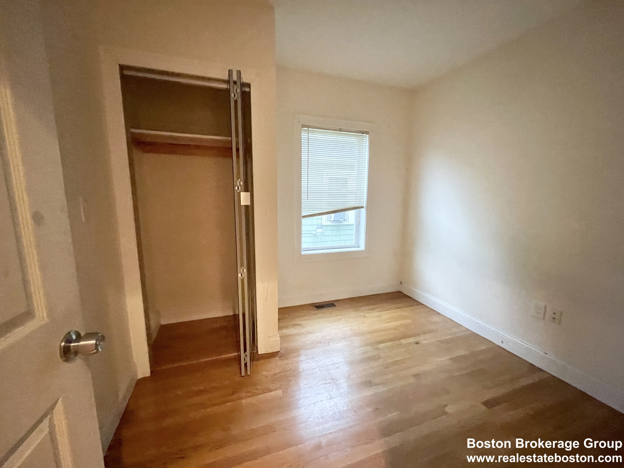 128 Hillside St, Mission Hill