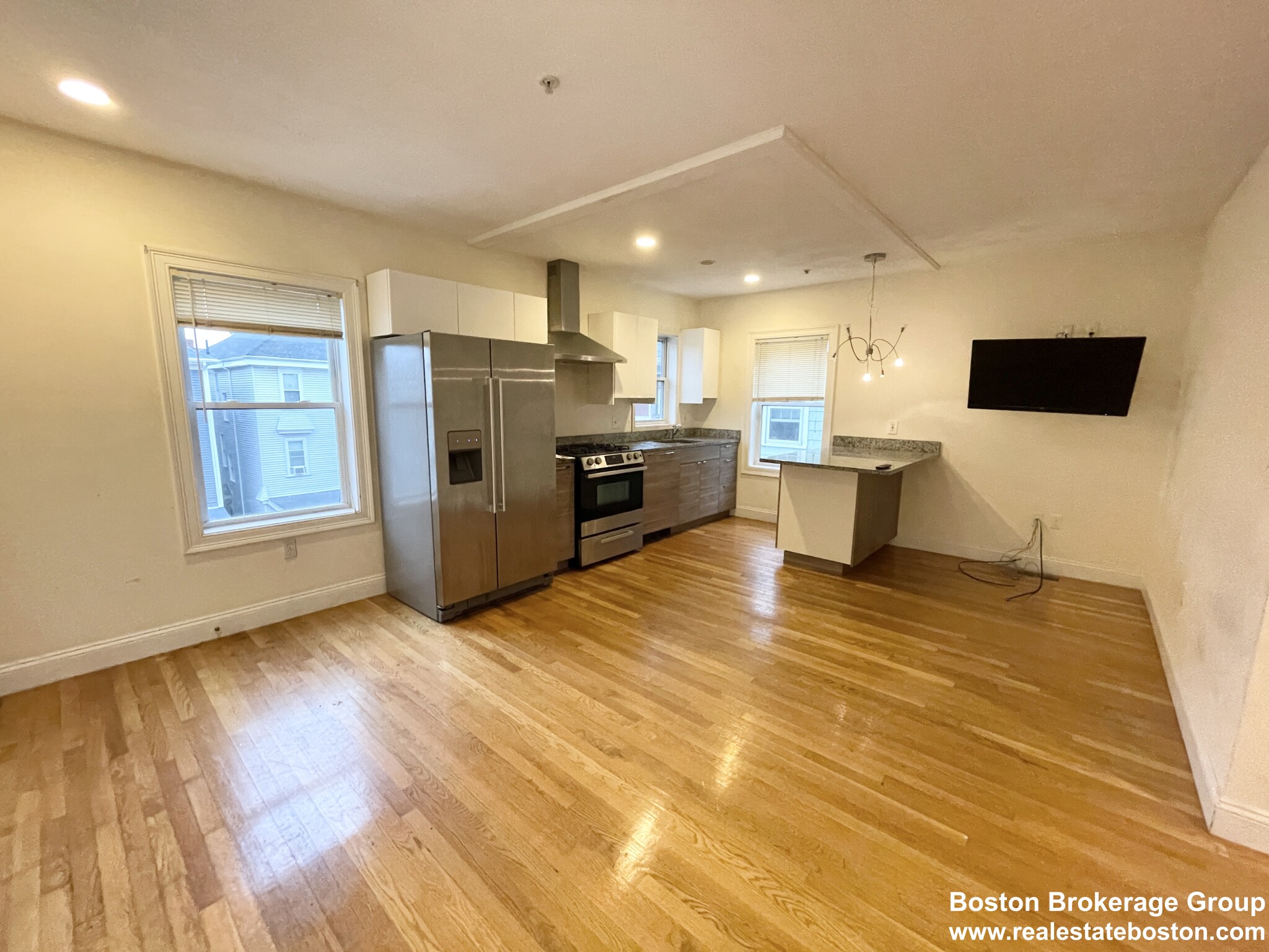 128 Hillside St, Mission Hill