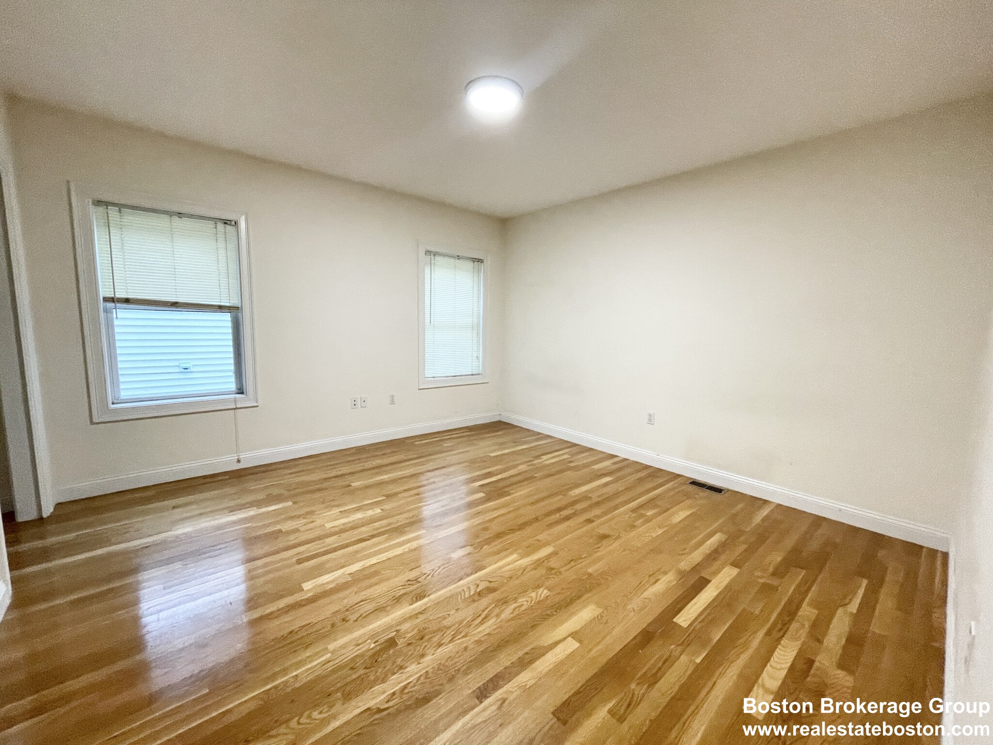 128 Hillside St, Mission Hill