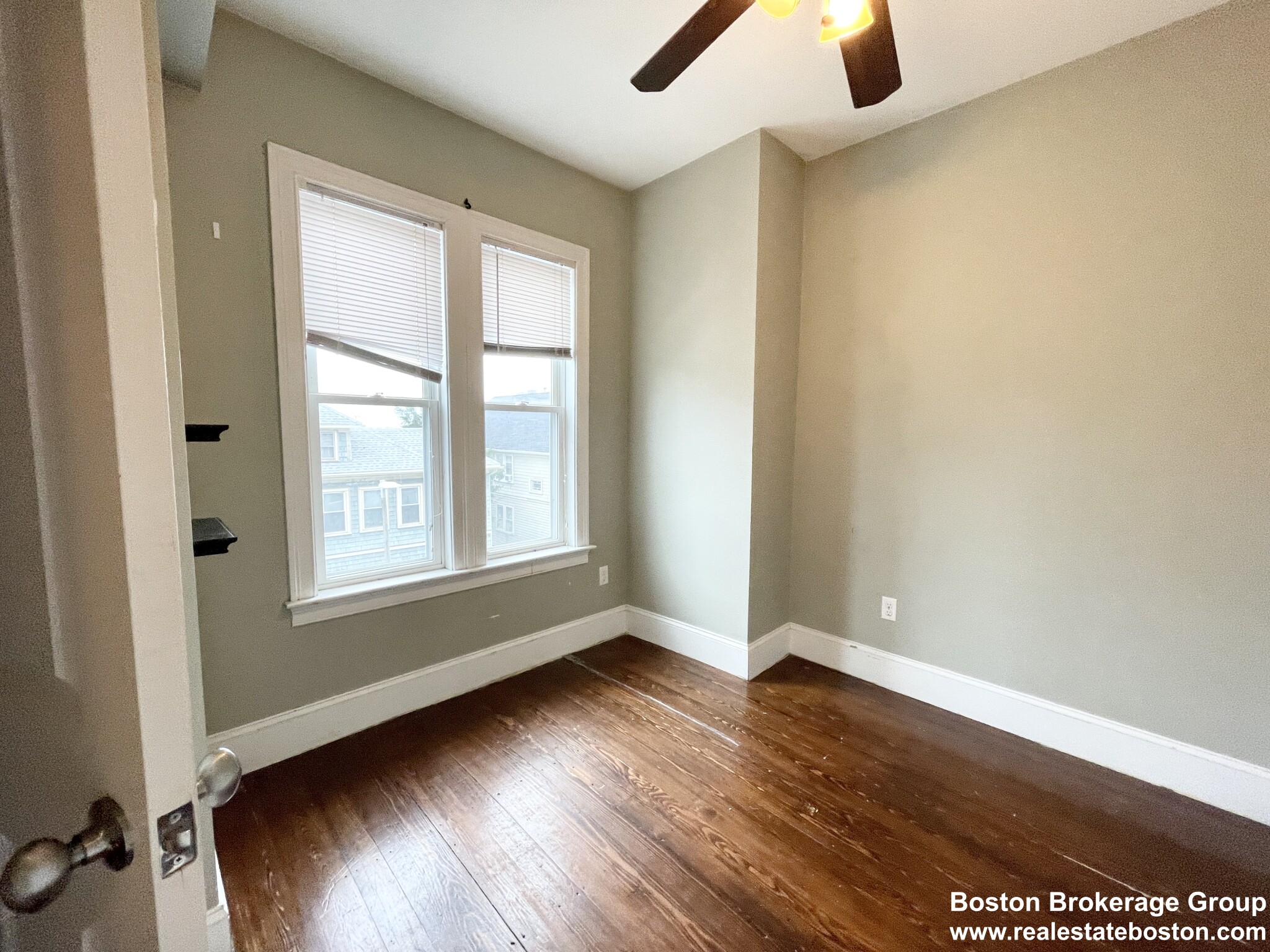 178 Hillside St, Mission Hill