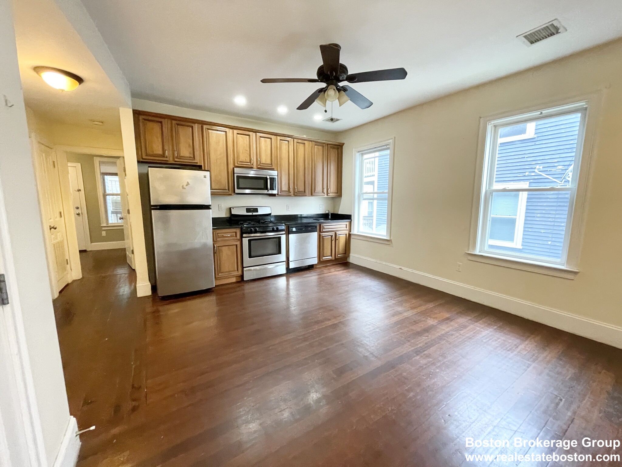 178 Hillside St, Mission Hill