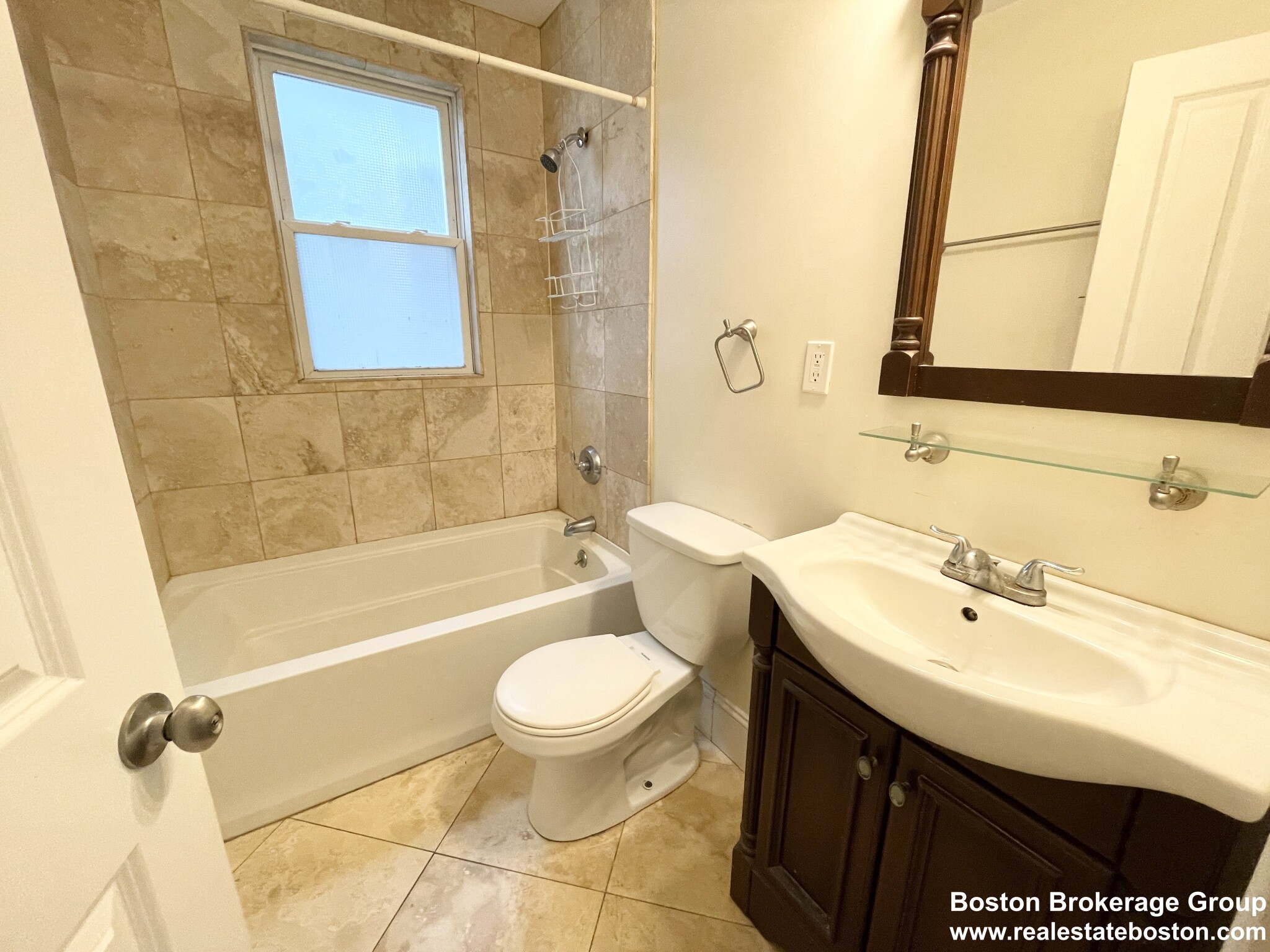 178 Hillside St, Mission Hill