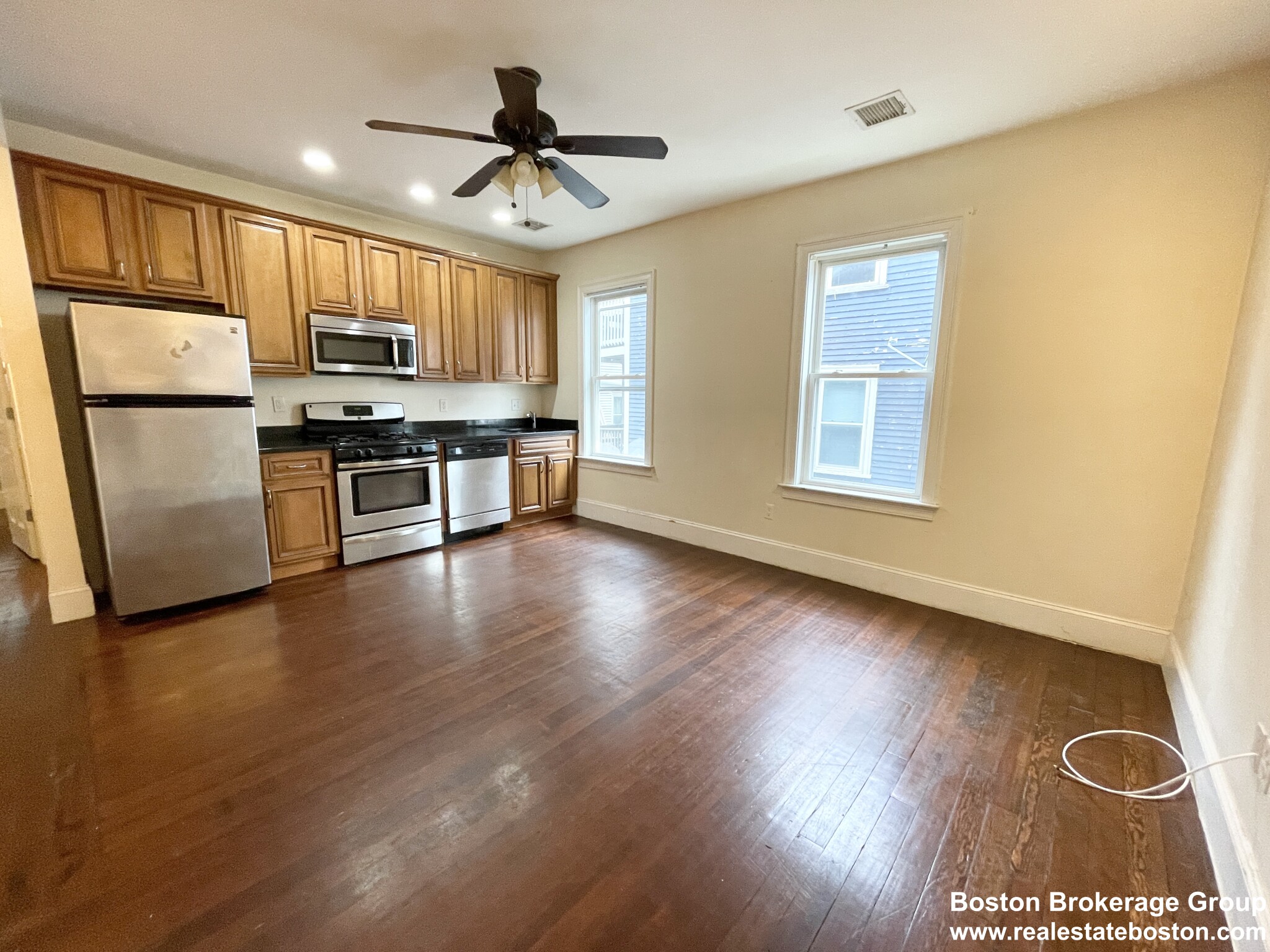 178 Hillside St, Mission Hill