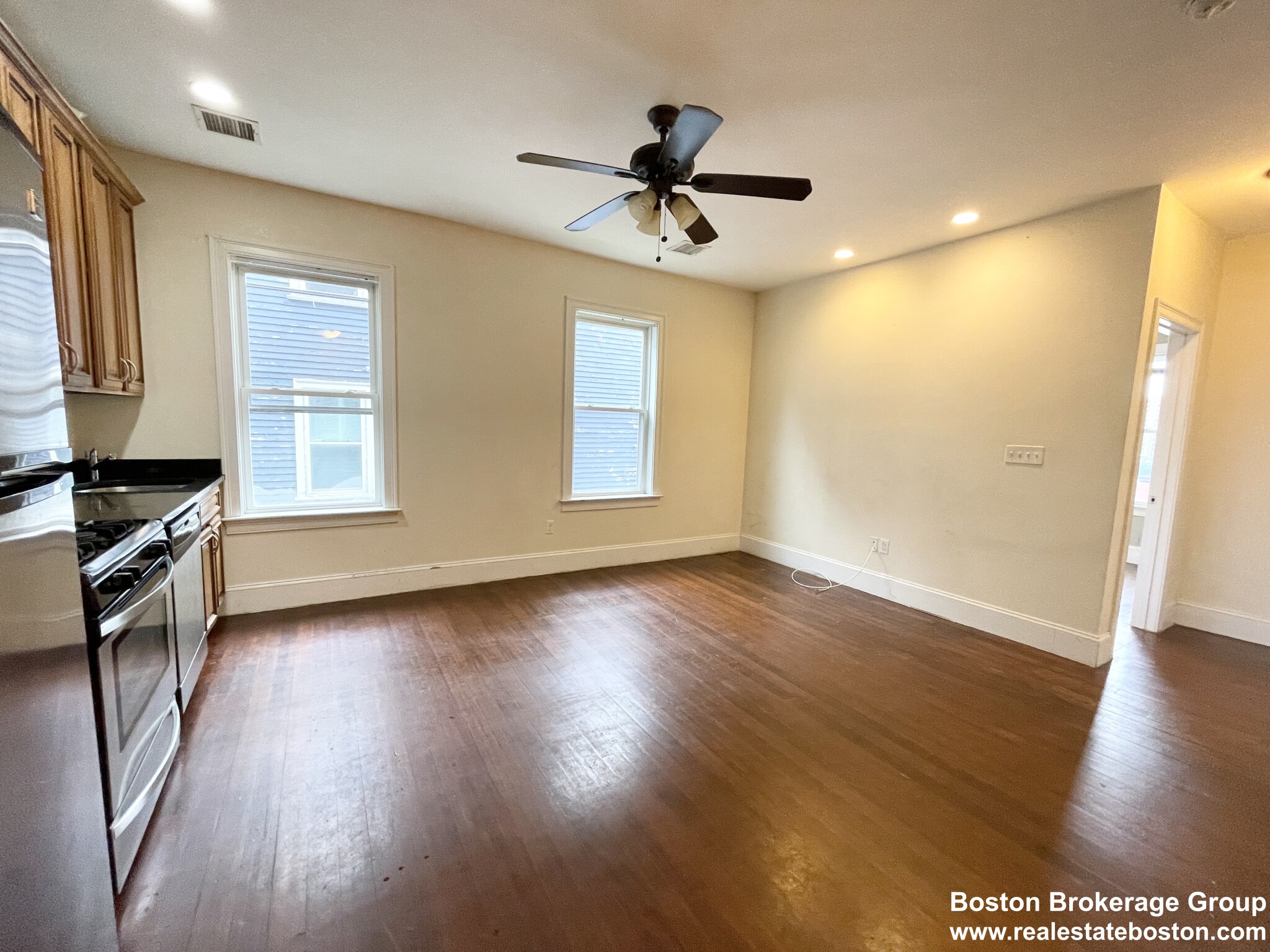 178 Hillside St, Mission Hill