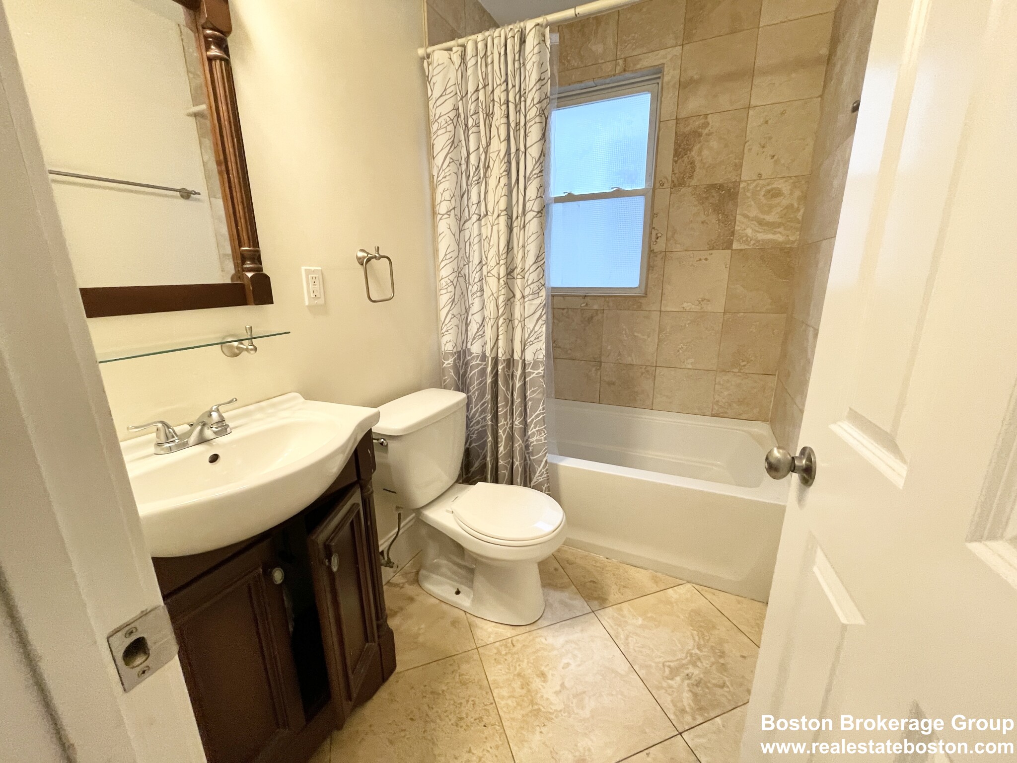 178 Hillside St, Mission Hill