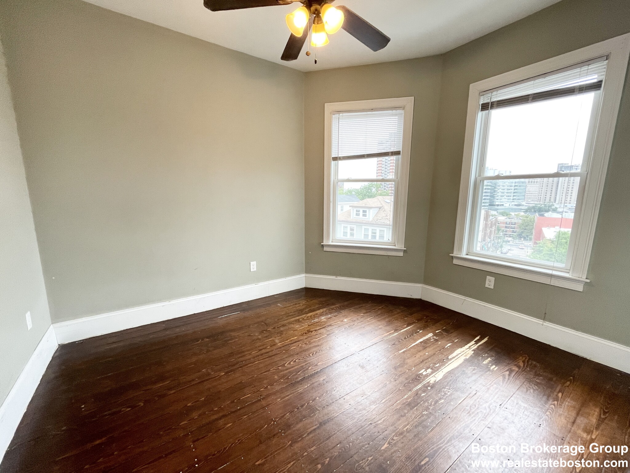 178 Hillside St, Mission Hill