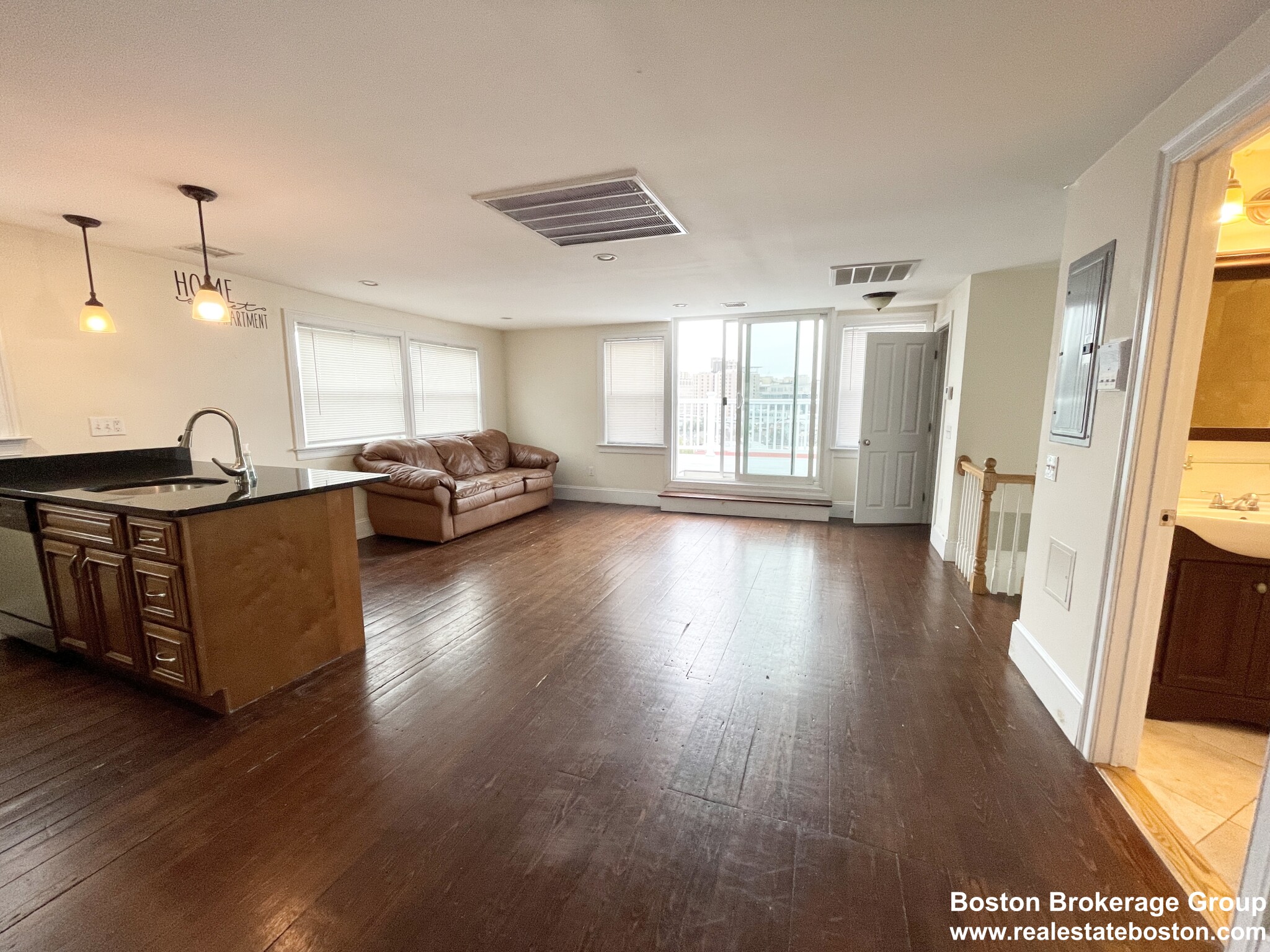 178 Hillside St, Mission Hill