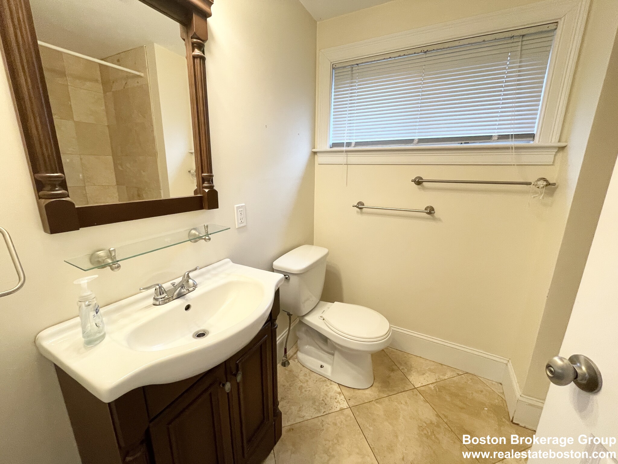 178 Hillside St, Mission Hill