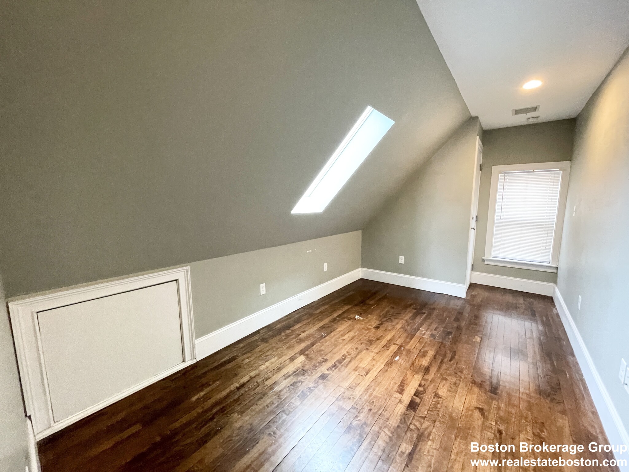 178 Hillside St, Mission Hill