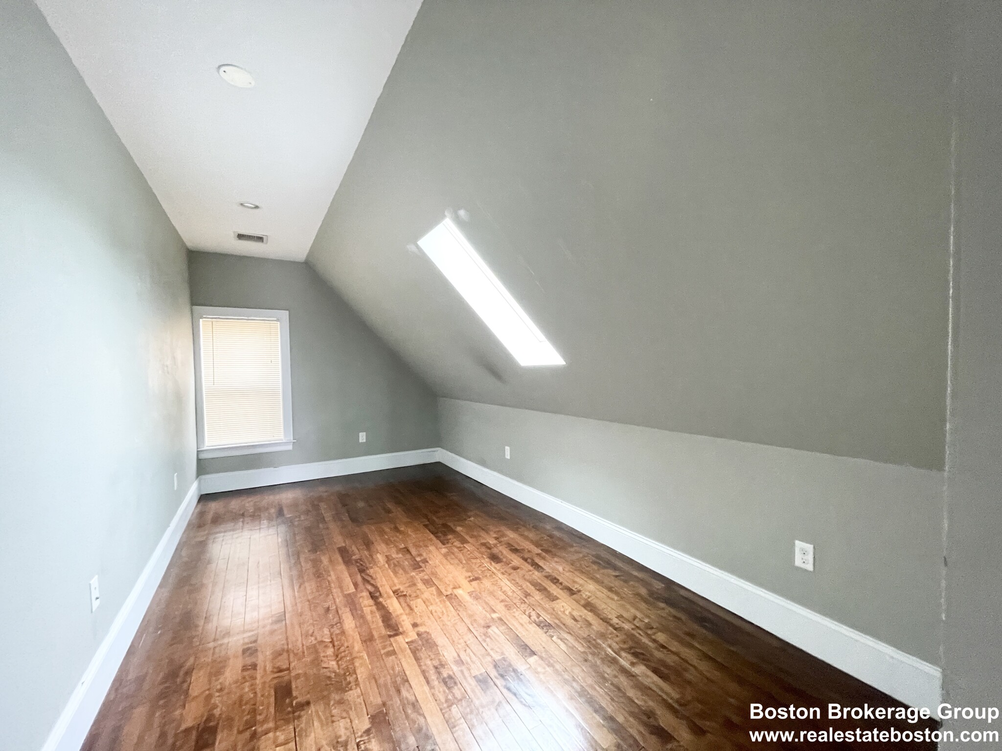 178 Hillside St, Mission Hill