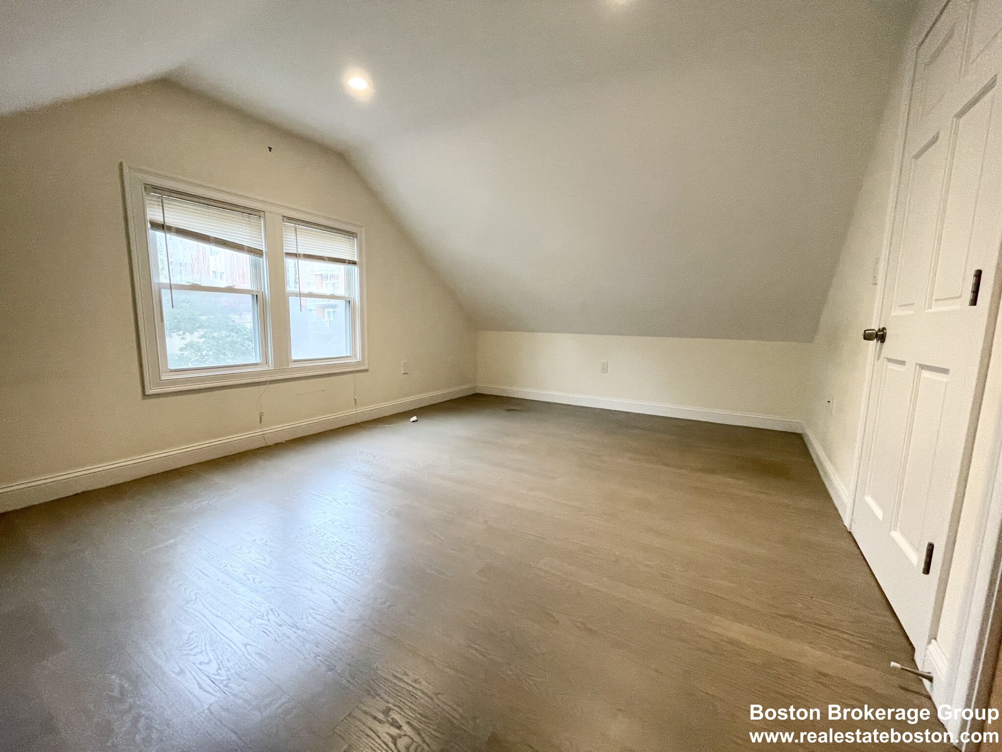 21 Iroquois St, Mission Hill