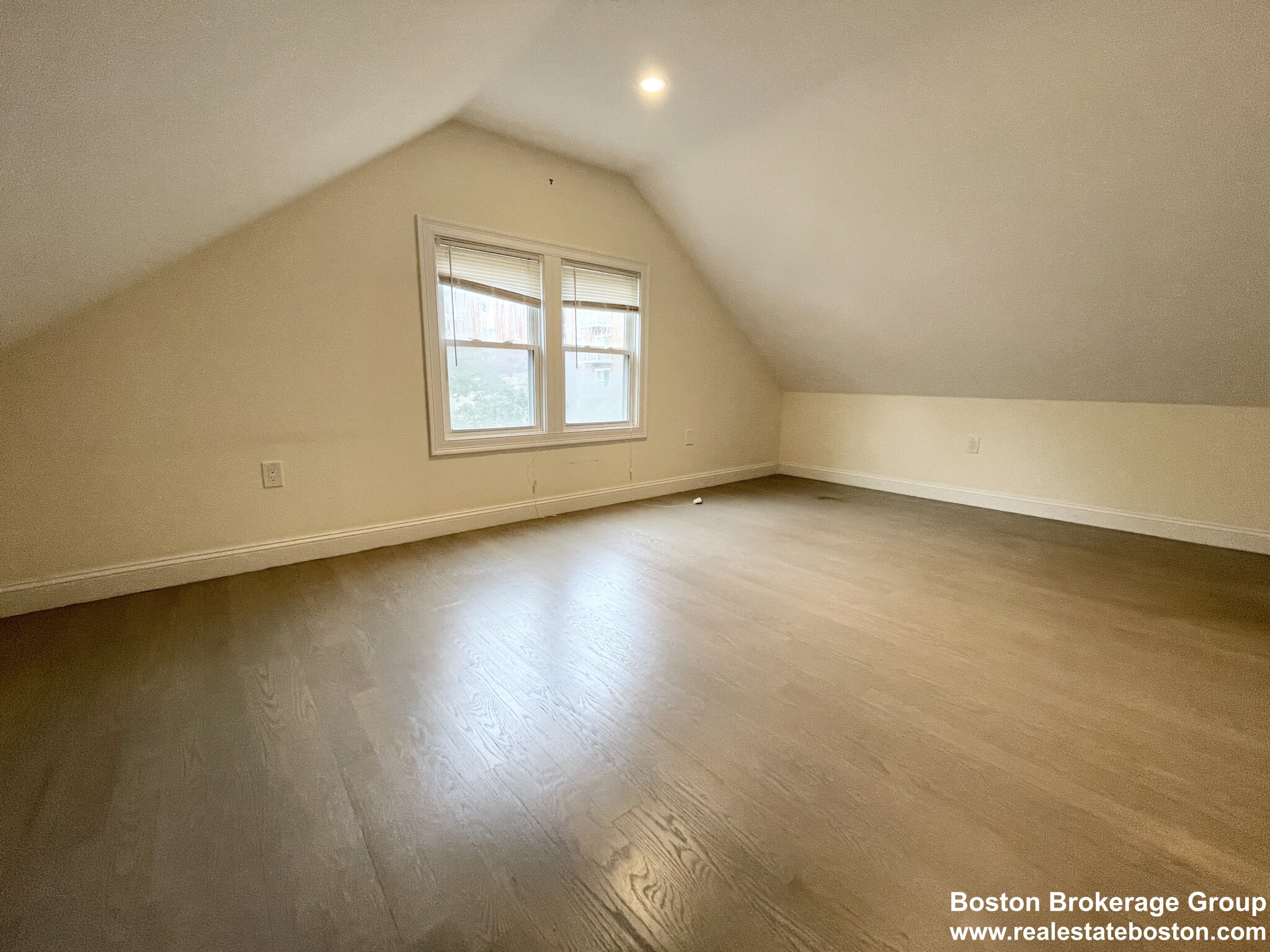 21 Iroquois St, Mission Hill