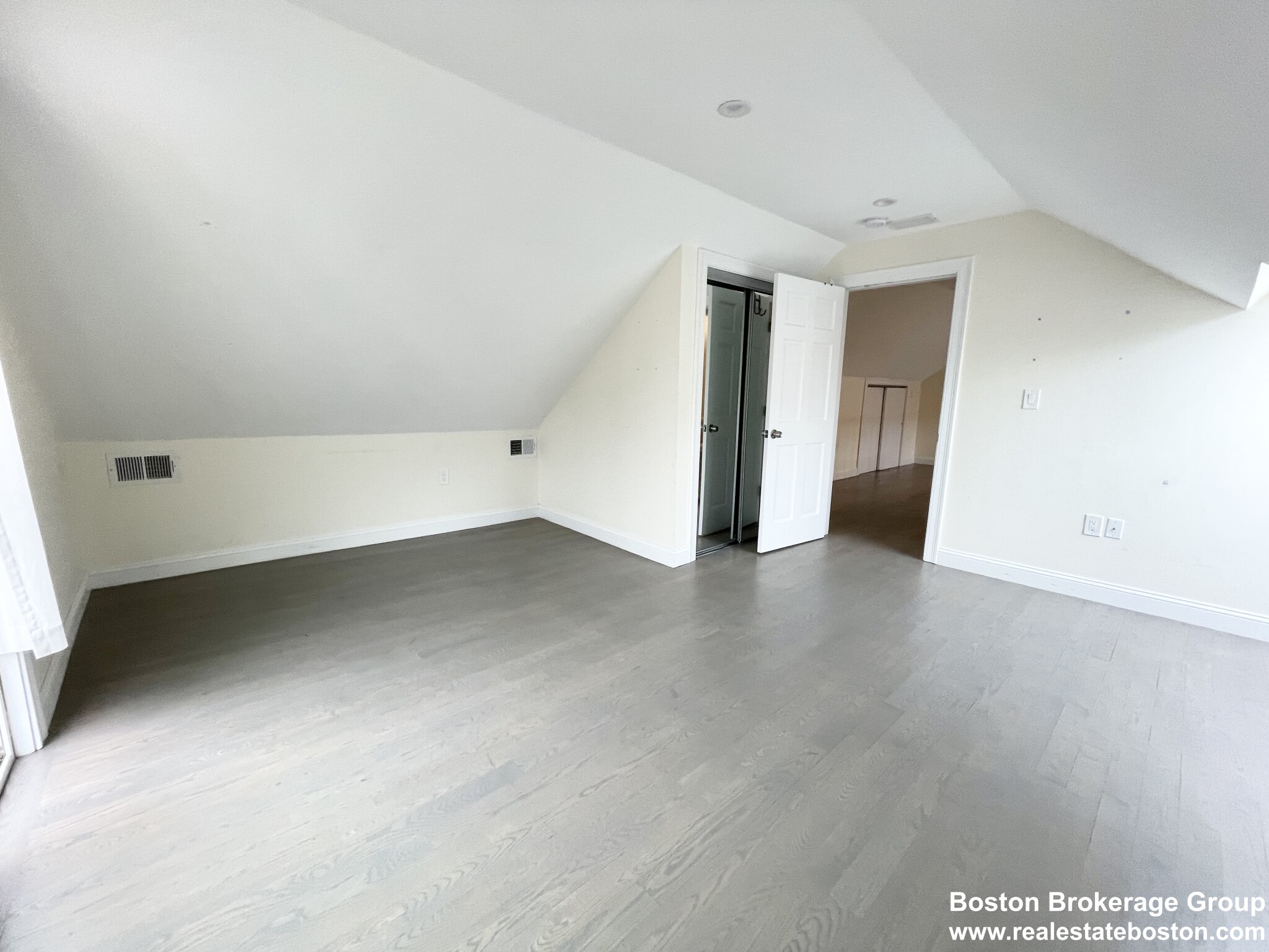 21 Iroquois St, Mission Hill