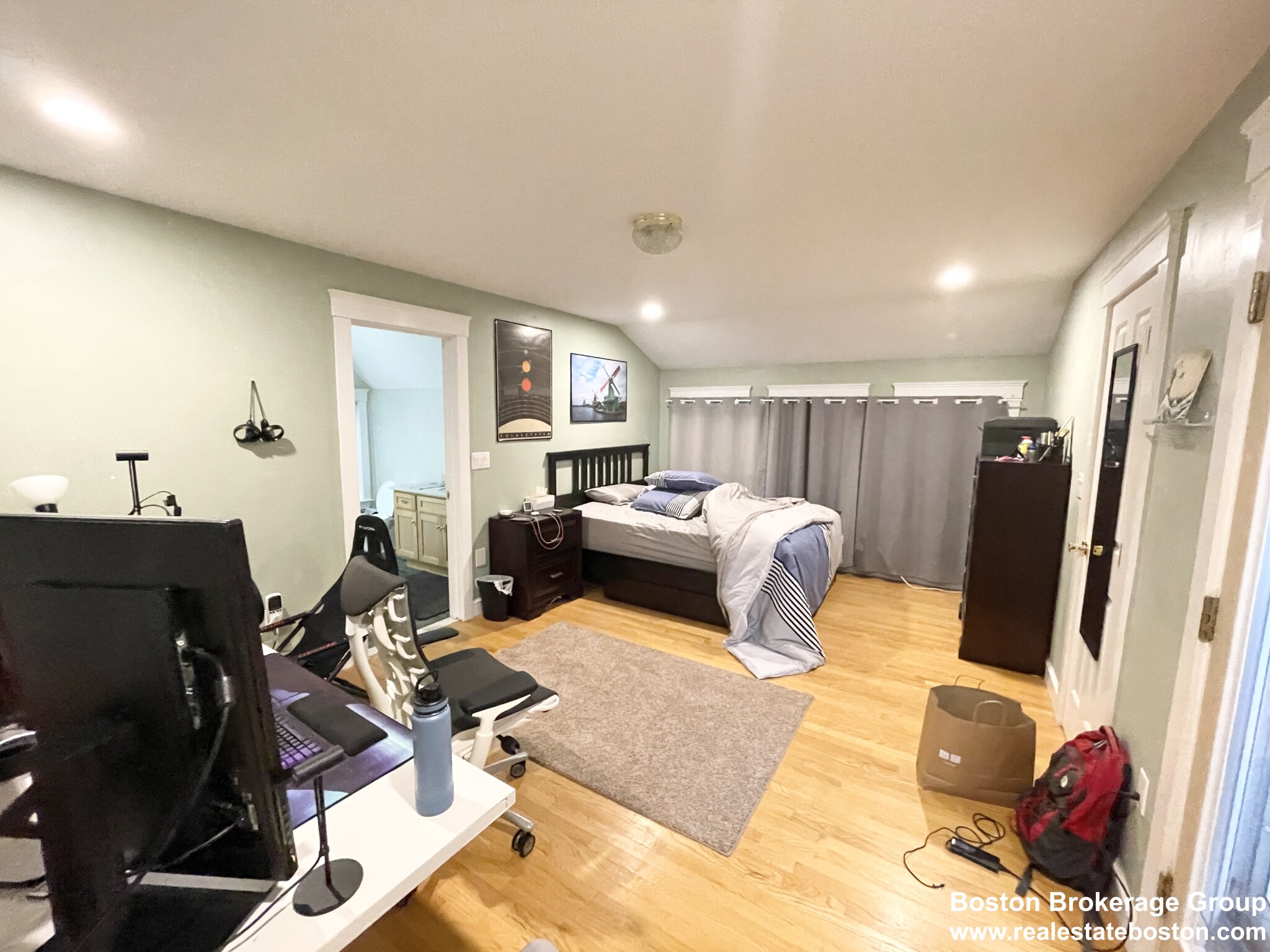 27 Iroquois St, Mission Hill