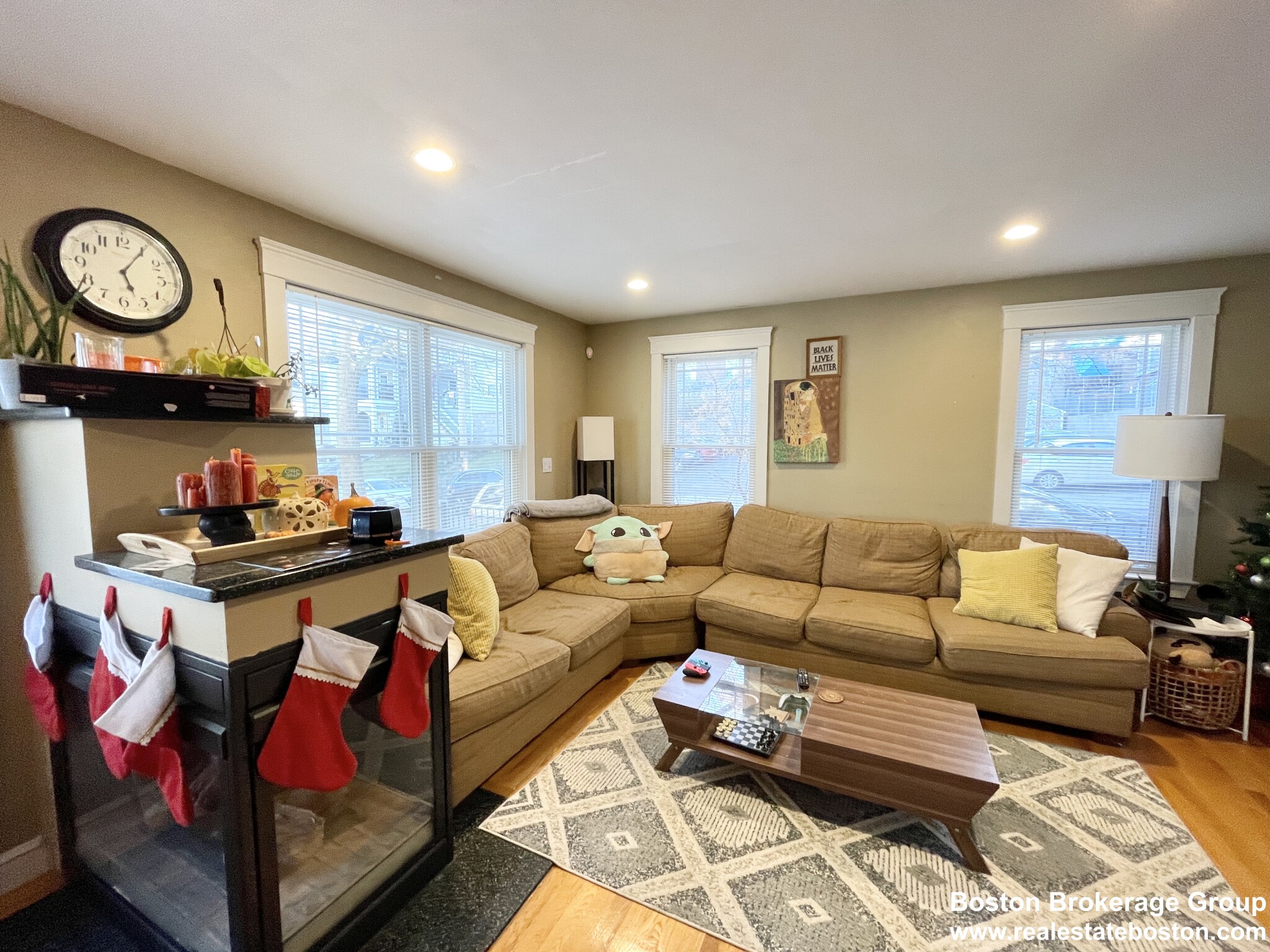 23 Iroquois St, Mission Hill