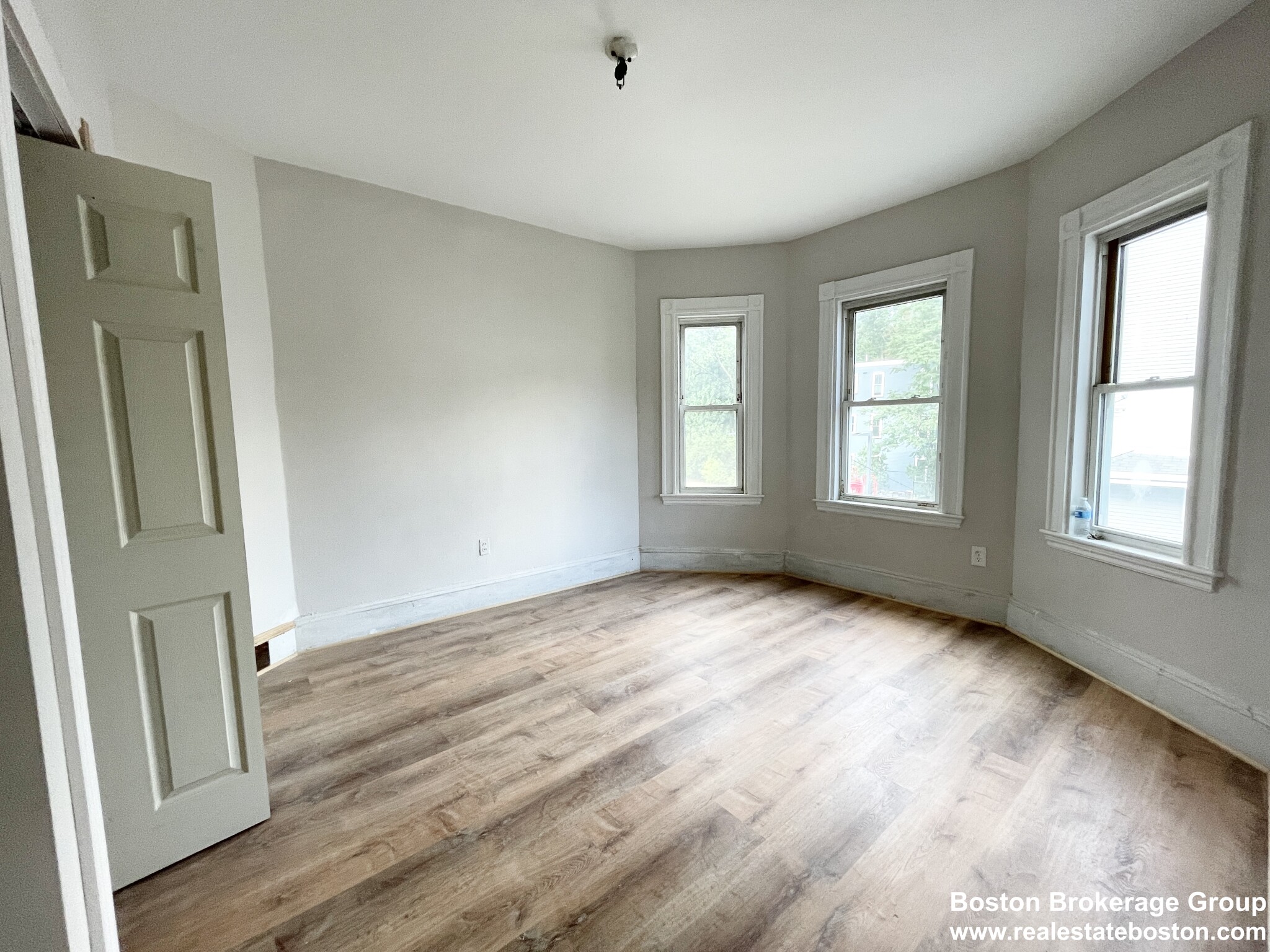 10 Wave Ave, Dorchester