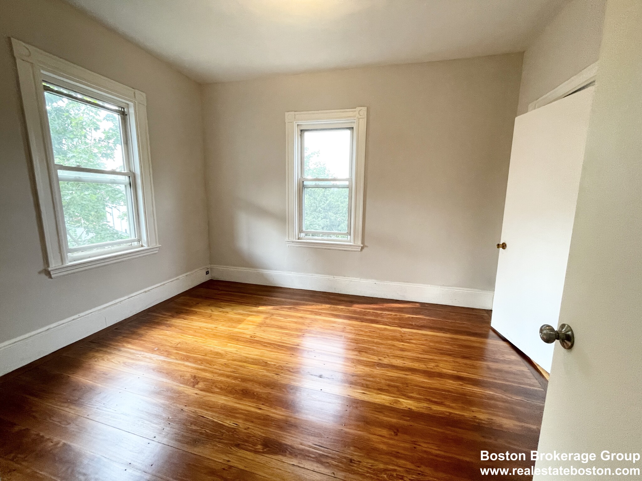 10 Wave Ave, Dorchester